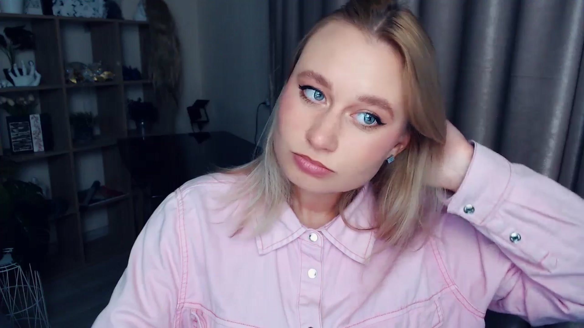 Gallery image thumbnail from Kukla_kolduna's myfreecams stream on, 11/22/2025, 17:15 image 17 of 20