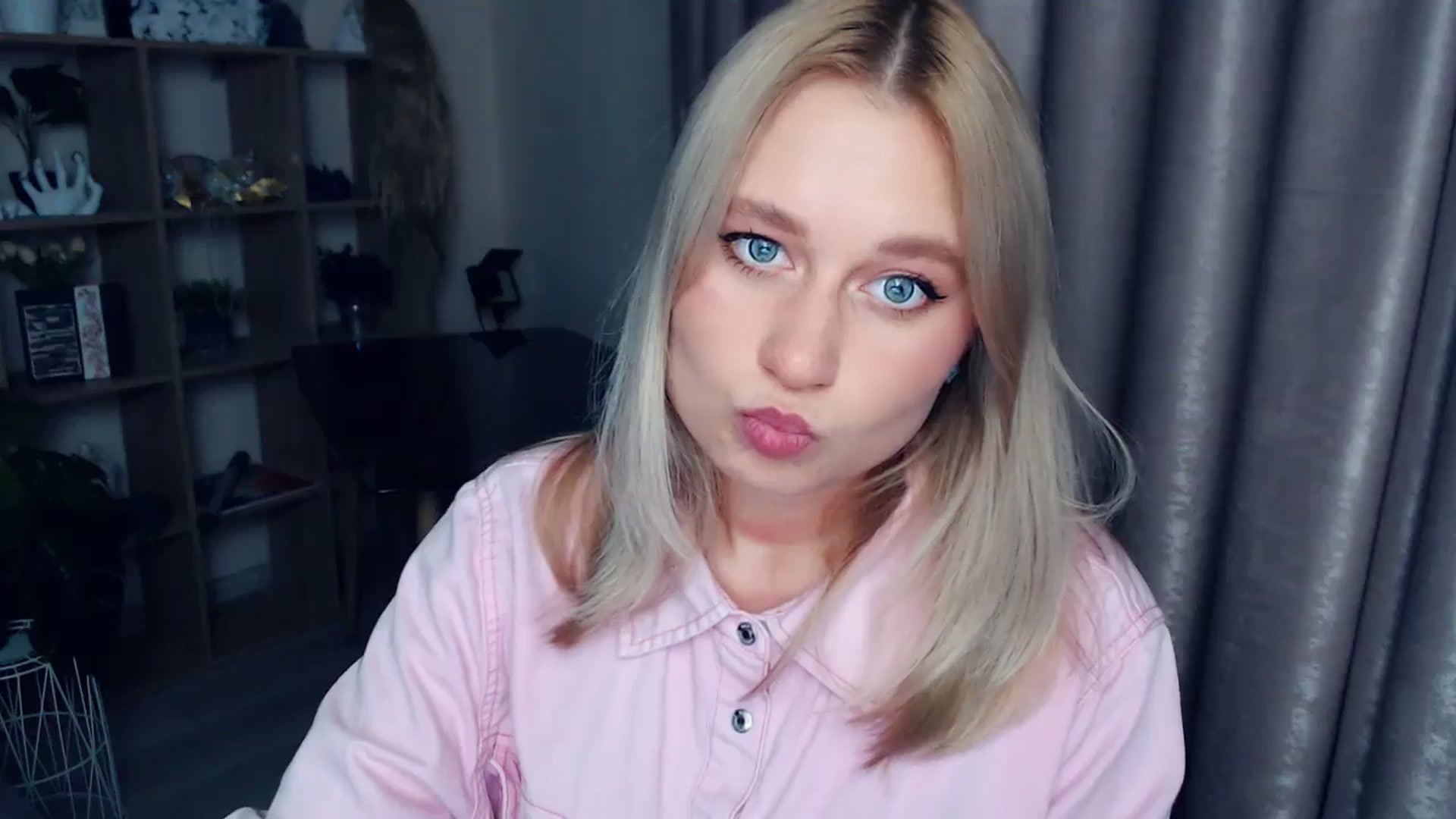 Gallery image thumbnail from Kukla_kolduna's myfreecams stream on, 11/22/2025, 17:15 image 7 of 20