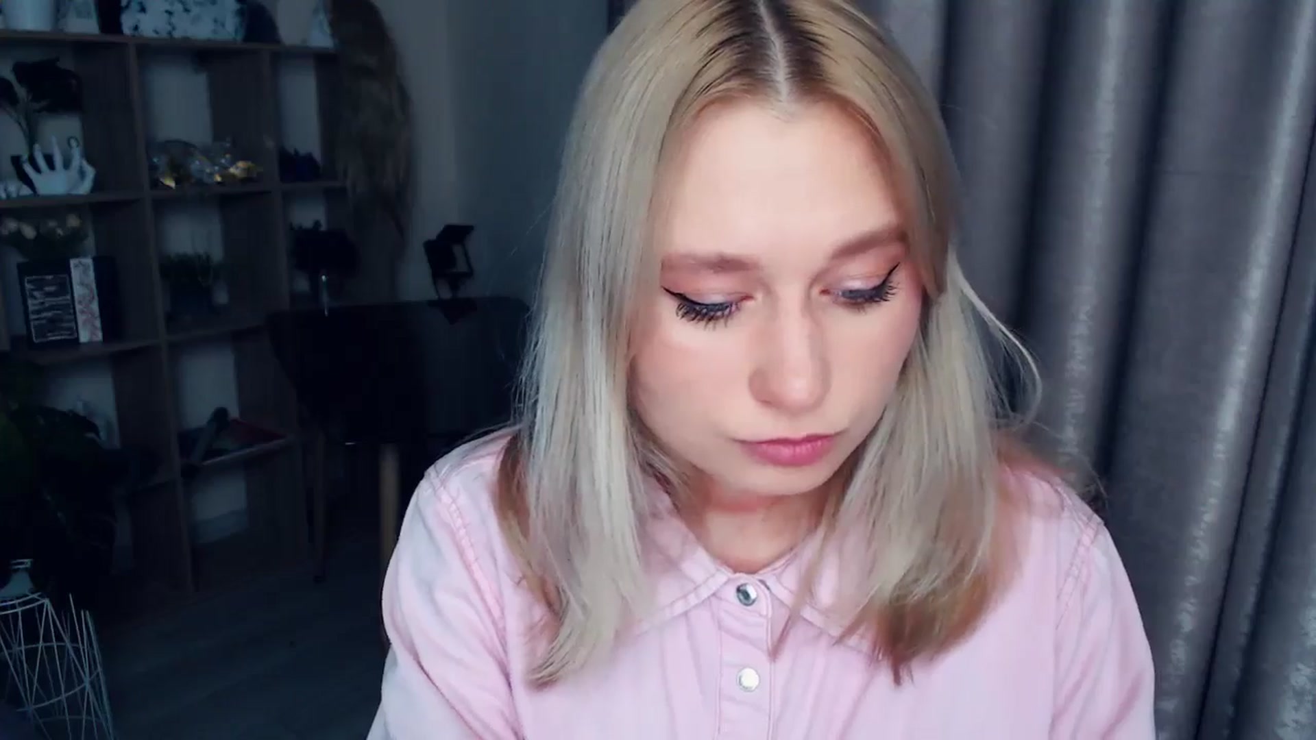 Gallery image thumbnail from Kukla_kolduna's myfreecams stream on, 11/22/2025, 17:15 image 4 of 20