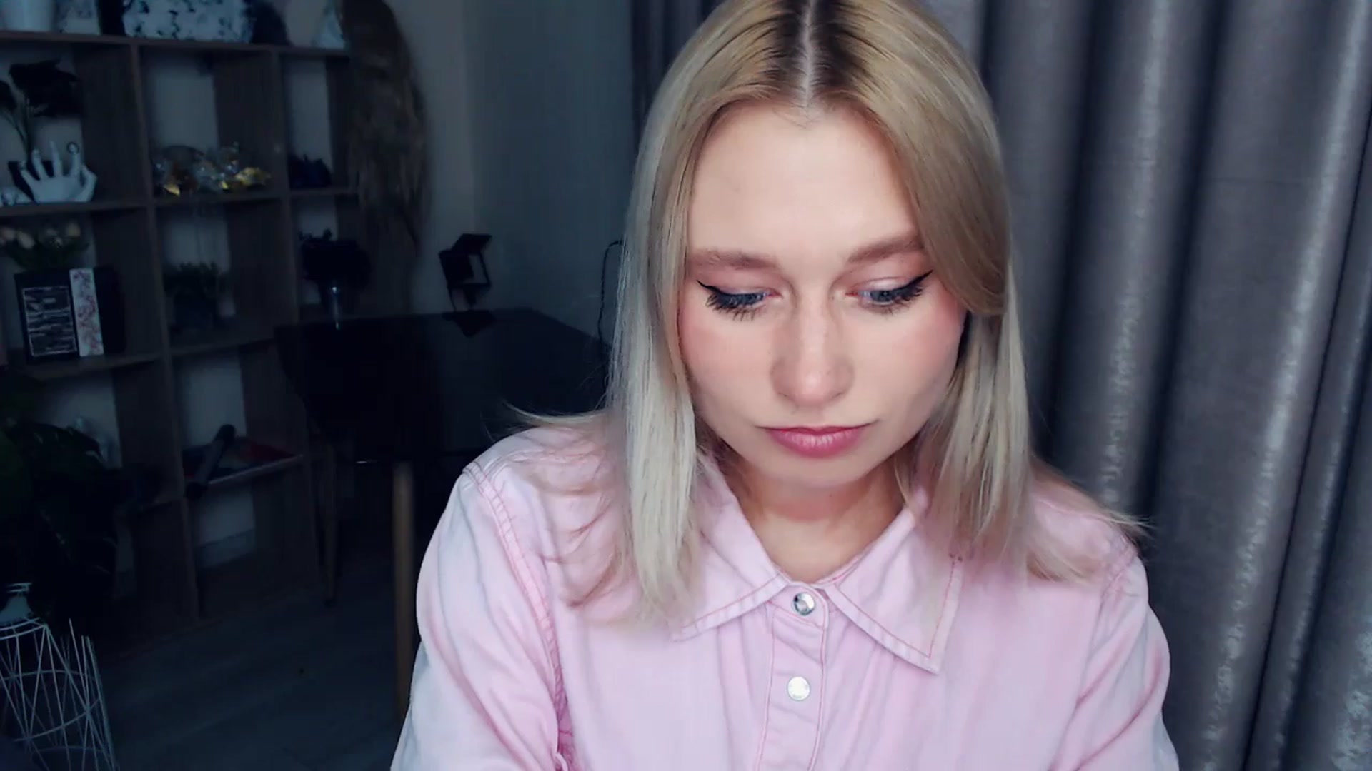 Gallery image thumbnail from Kukla_kolduna's myfreecams stream on, 11/22/2025, 17:15 image 16 of 20