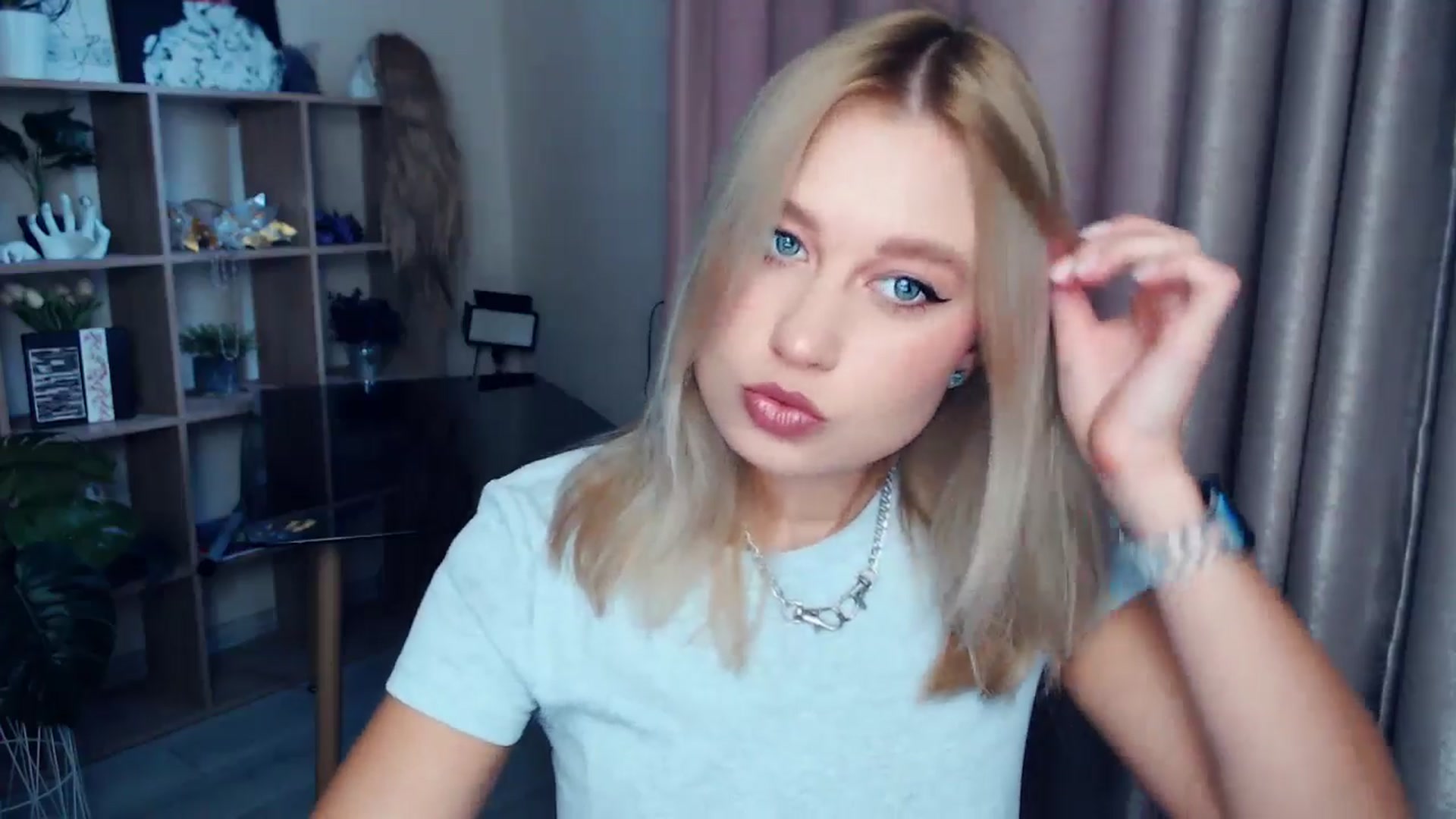 Gallery image thumbnail from Kukla_kolduna's myfreecams stream on, 11/23/2025, 08:16 image 3 of 20