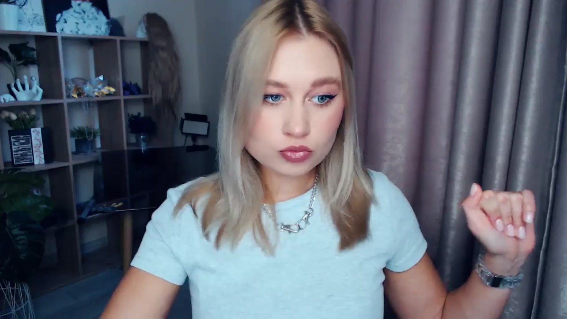 Gallery image thumbnail from Kukla_kolduna's myfreecams stream on, 11/23/2025, 08:16 image 4 of 20