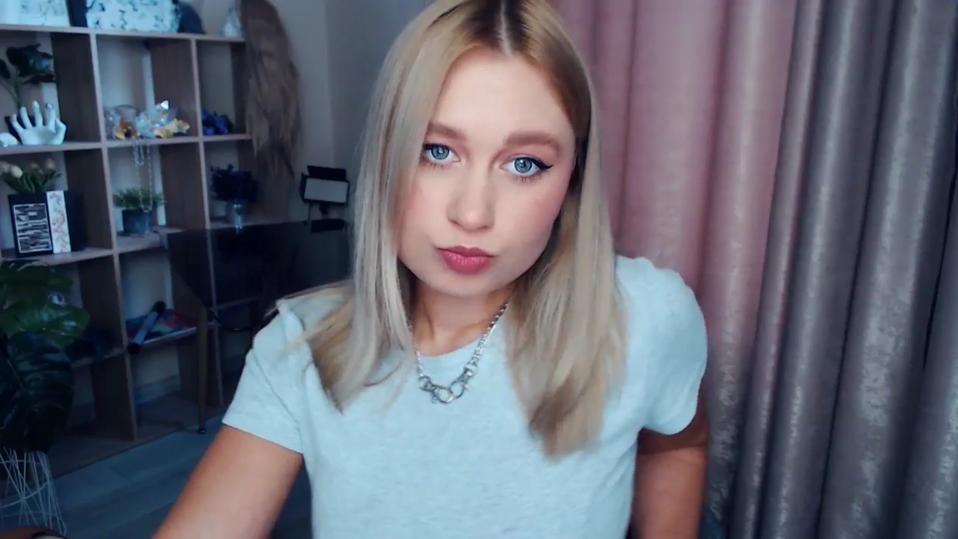 Gallery image thumbnail from Kukla_kolduna's myfreecams stream on, 11/23/2025, 09:47 image 14 of 20