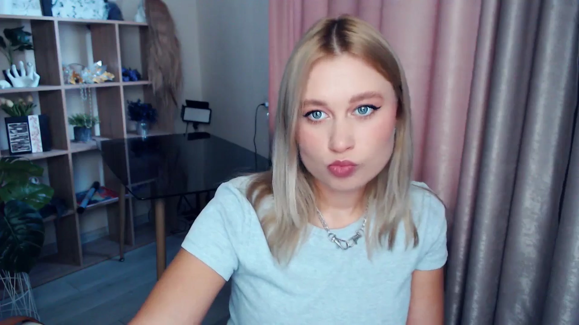 Gallery image thumbnail from Kukla_kolduna's myfreecams stream on, 11/23/2025, 09:47 image 8 of 20