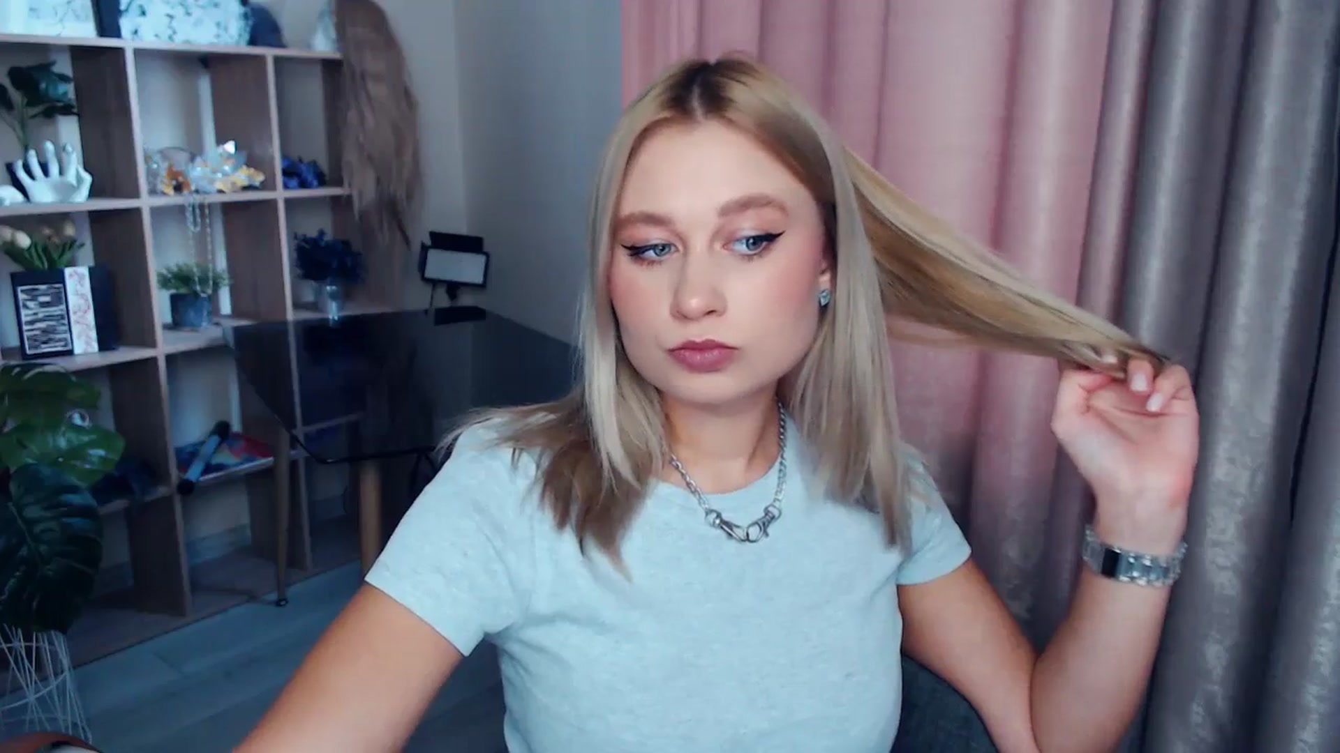 Gallery image thumbnail from Kukla_kolduna's myfreecams stream on, 11/23/2025, 09:47 image 10 of 20