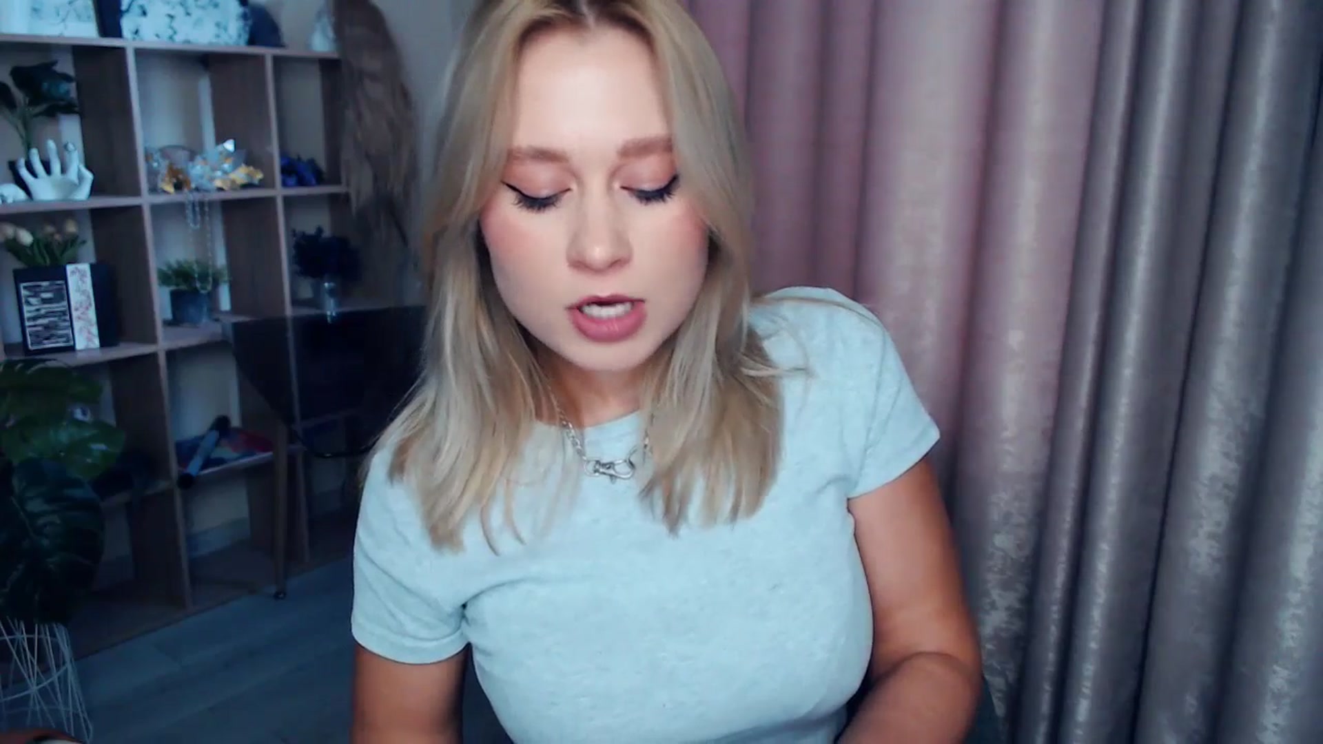 Gallery image thumbnail from Kukla_kolduna's myfreecams stream on, 11/23/2025, 10:46 image 12 of 20