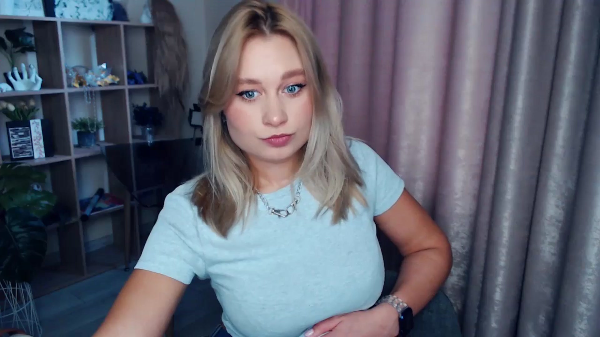 Gallery image thumbnail from Kukla_kolduna's myfreecams stream on, 11/23/2025, 10:46 image 14 of 20