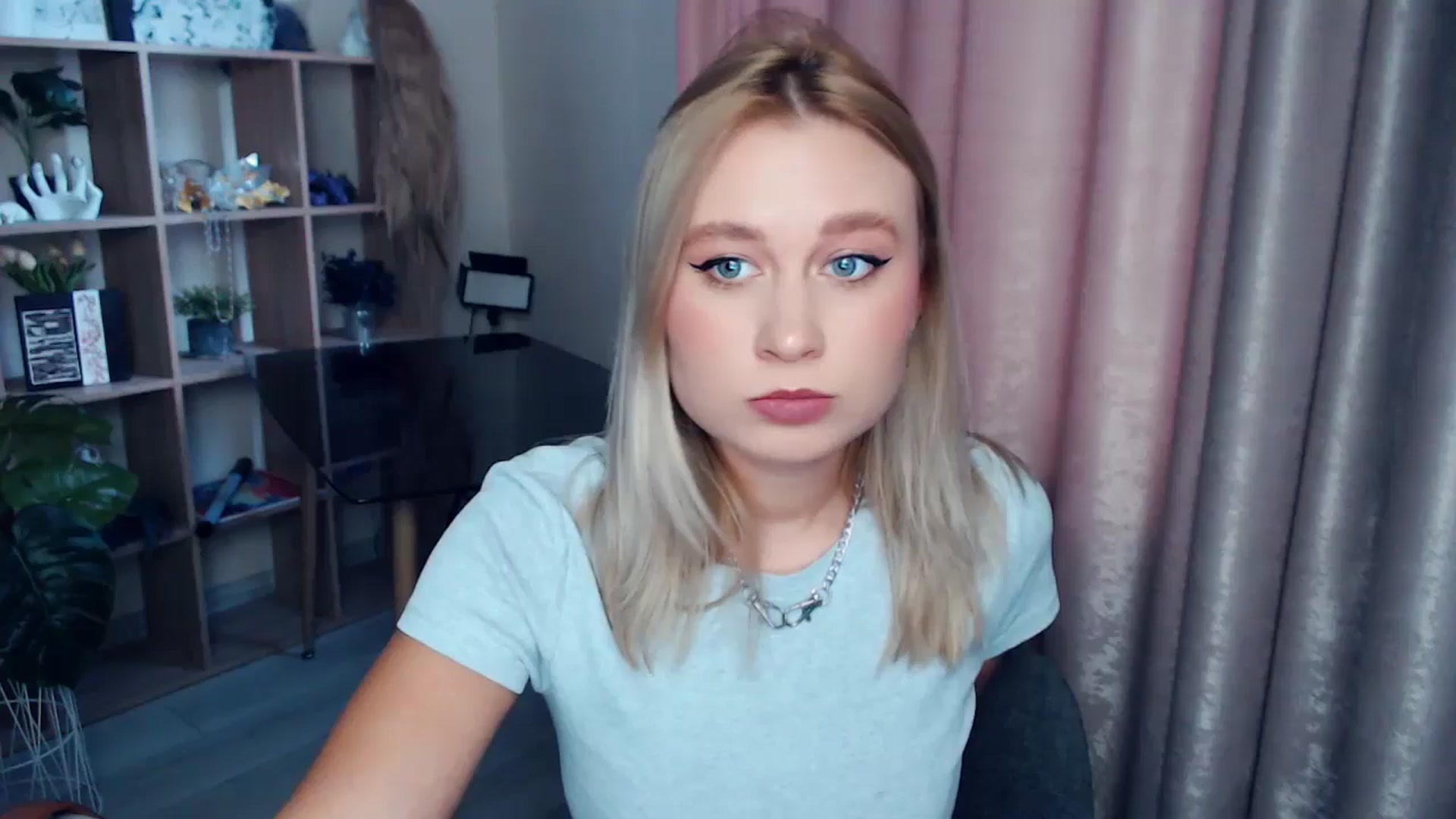 Gallery image thumbnail from Kukla_kolduna's myfreecams stream on, 11/23/2025, 10:46 image 9 of 20