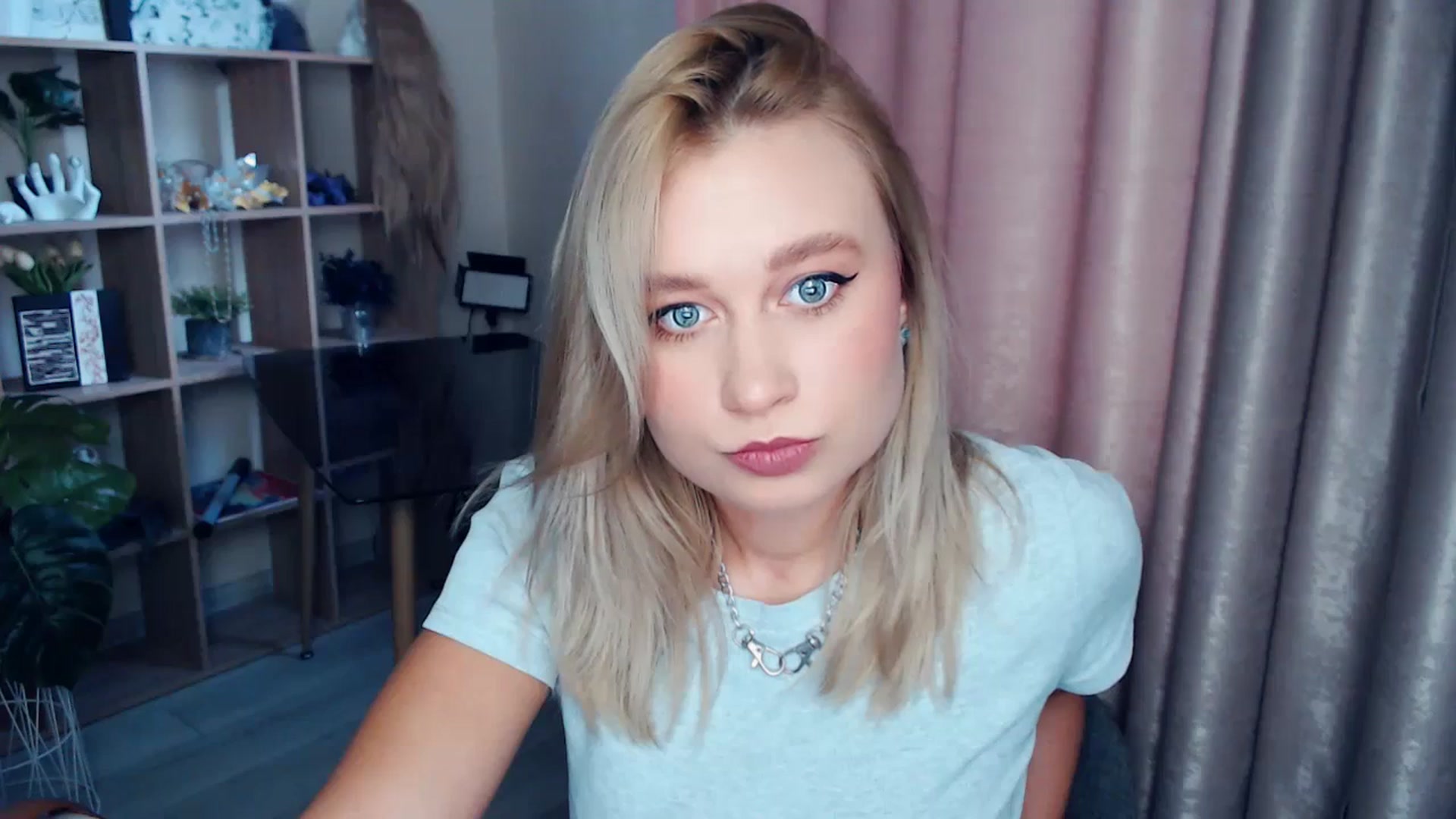 Gallery image thumbnail from Kukla_kolduna's myfreecams stream on, 11/23/2025, 10:46 image 2 of 20