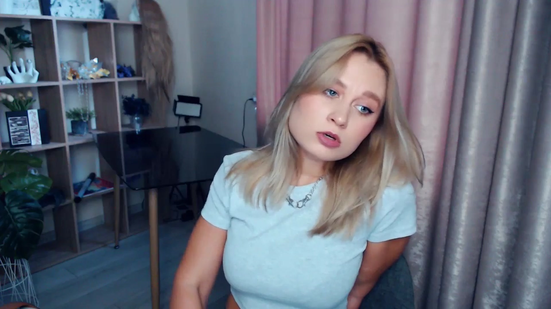 Gallery image thumbnail from Kukla_kolduna's myfreecams stream on, 11/23/2025, 10:46 image 10 of 20