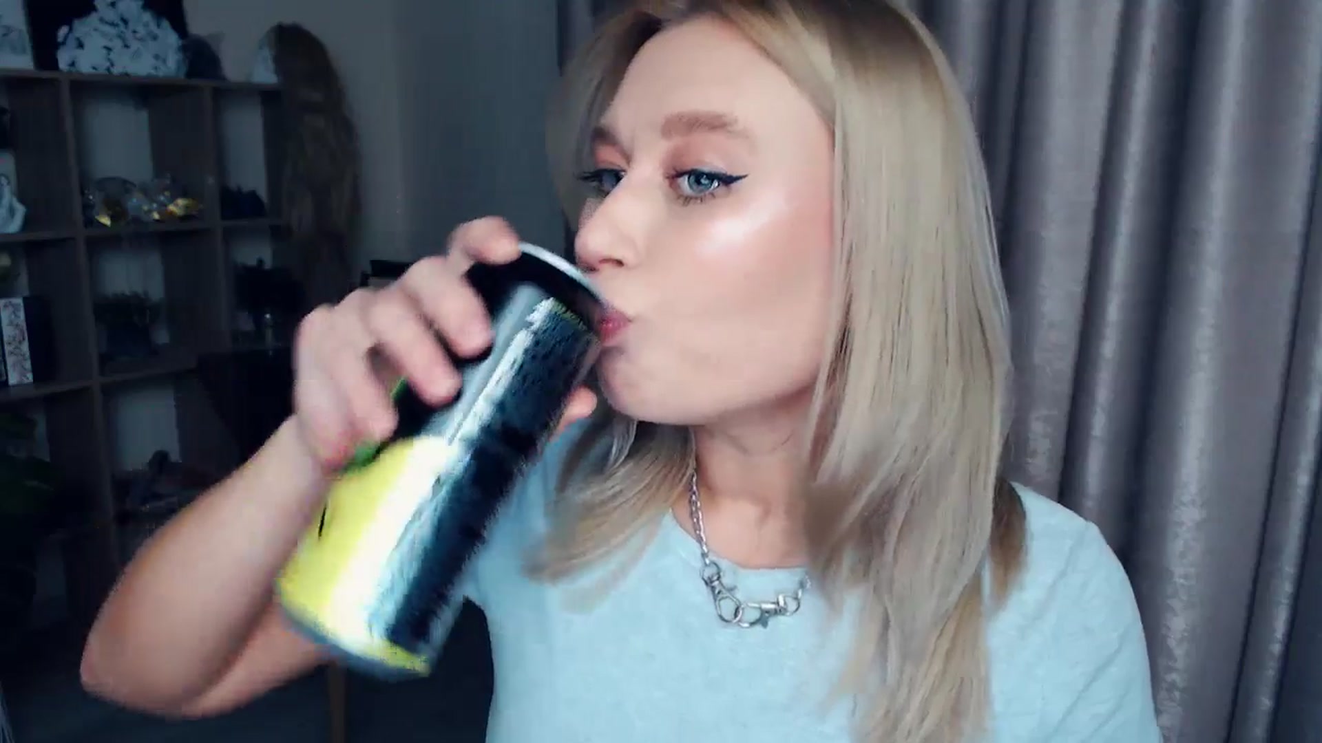 Gallery image thumbnail from Kukla_kolduna's myfreecams stream on, 11/23/2025, 15:19 image 7 of 20
