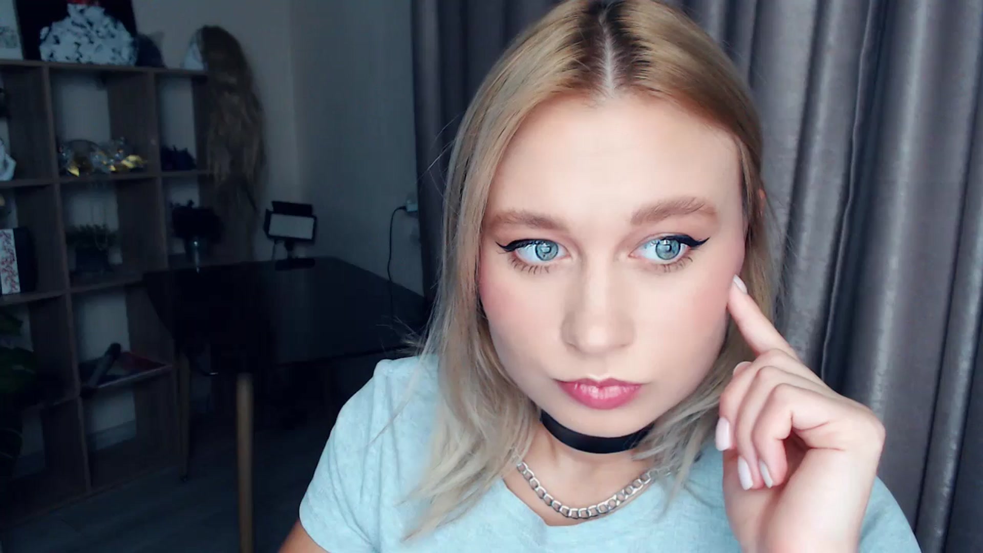 Gallery image thumbnail from Kukla_kolduna's myfreecams stream on, 11/23/2025, 15:19 image 12 of 20