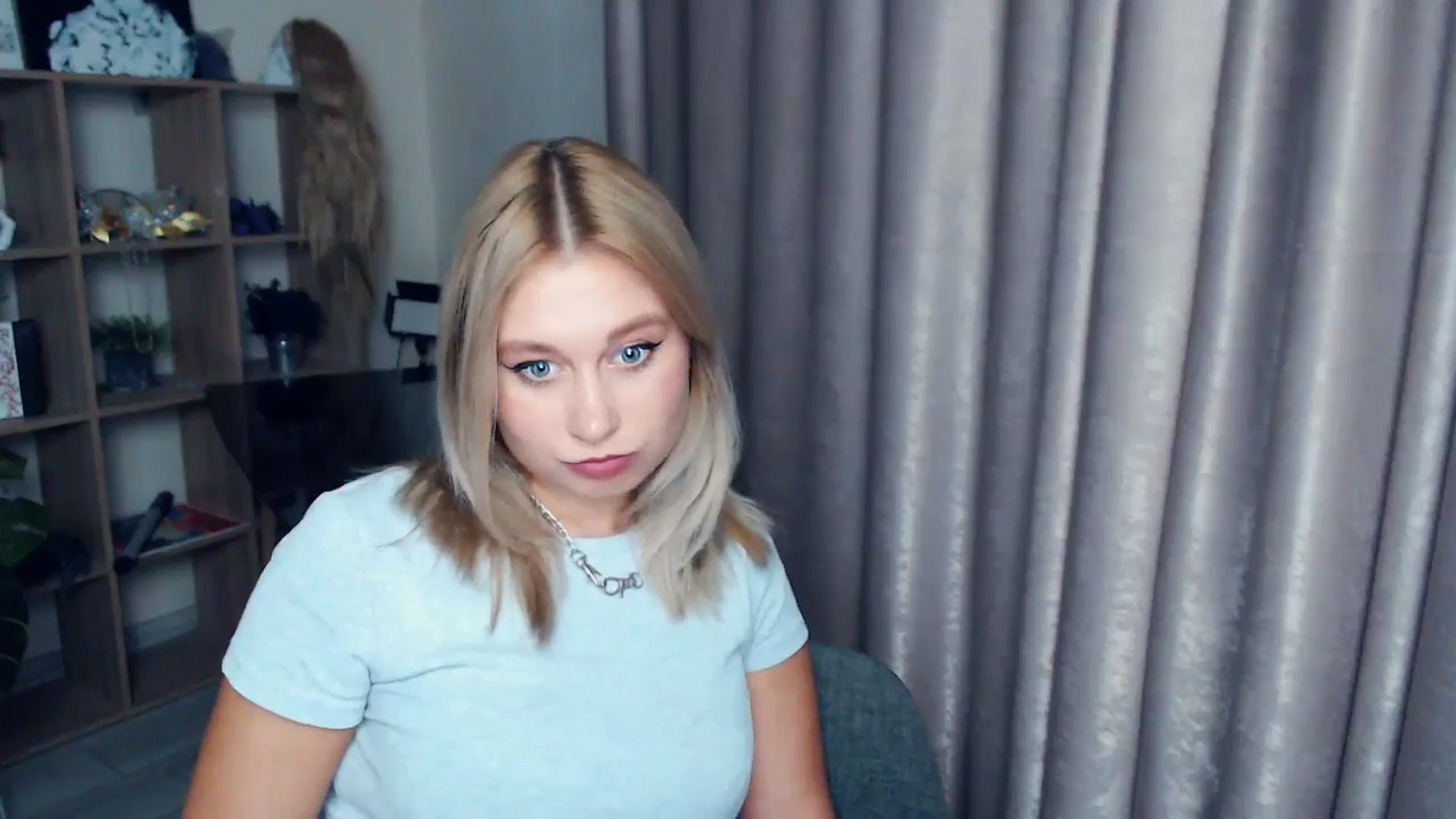 Gallery image thumbnail from Kukla_kolduna's myfreecams stream on, 11/23/2025, 16:53 image 12 of 20