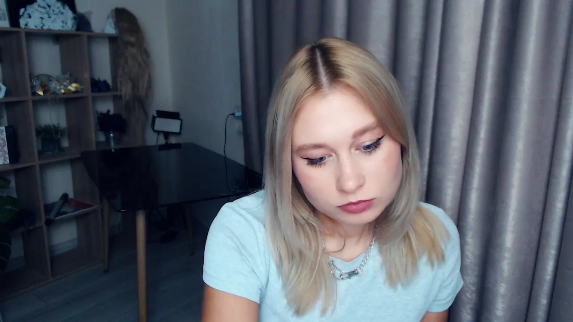 Gallery image thumbnail from Kukla_kolduna's myfreecams stream on, 11/23/2025, 16:53 image 17 of 20