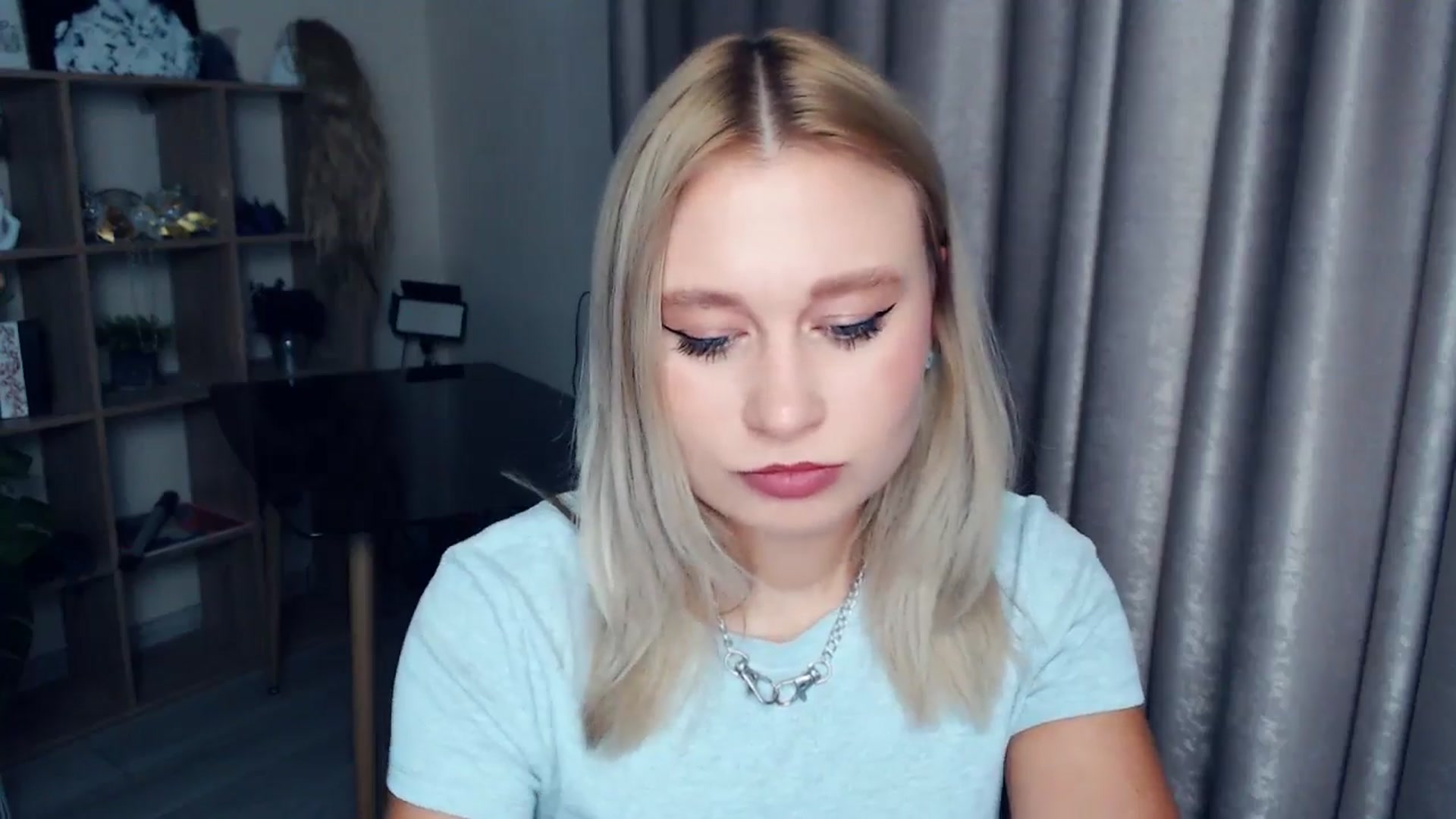Gallery image thumbnail from Kukla_kolduna's myfreecams stream on, 11/23/2025, 16:53 image 6 of 20
