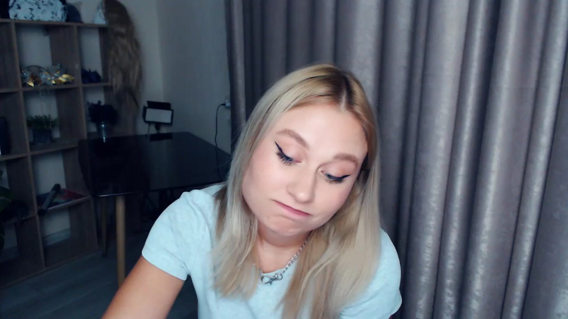 Gallery image thumbnail from Kukla_kolduna's myfreecams stream on, 11/23/2025, 18:45 image 19 of 20