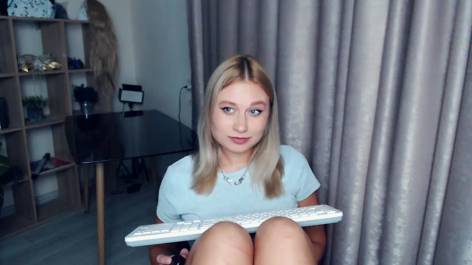 Gallery image thumbnail from Kukla_kolduna's myfreecams stream on, 11/23/2025, 18:45 image 18 of 20