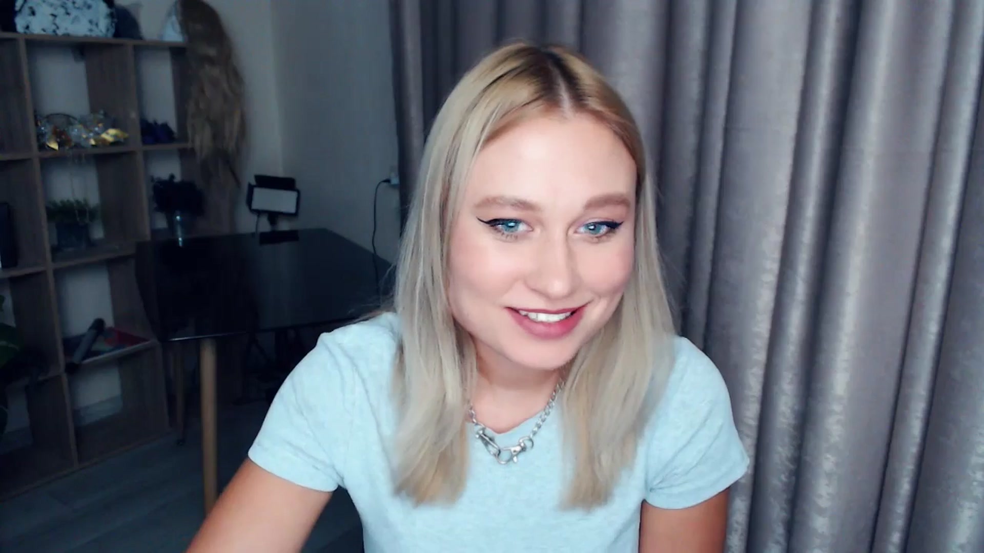 Gallery image thumbnail from Kukla_kolduna's myfreecams stream on, 11/23/2025, 18:45 image 16 of 20