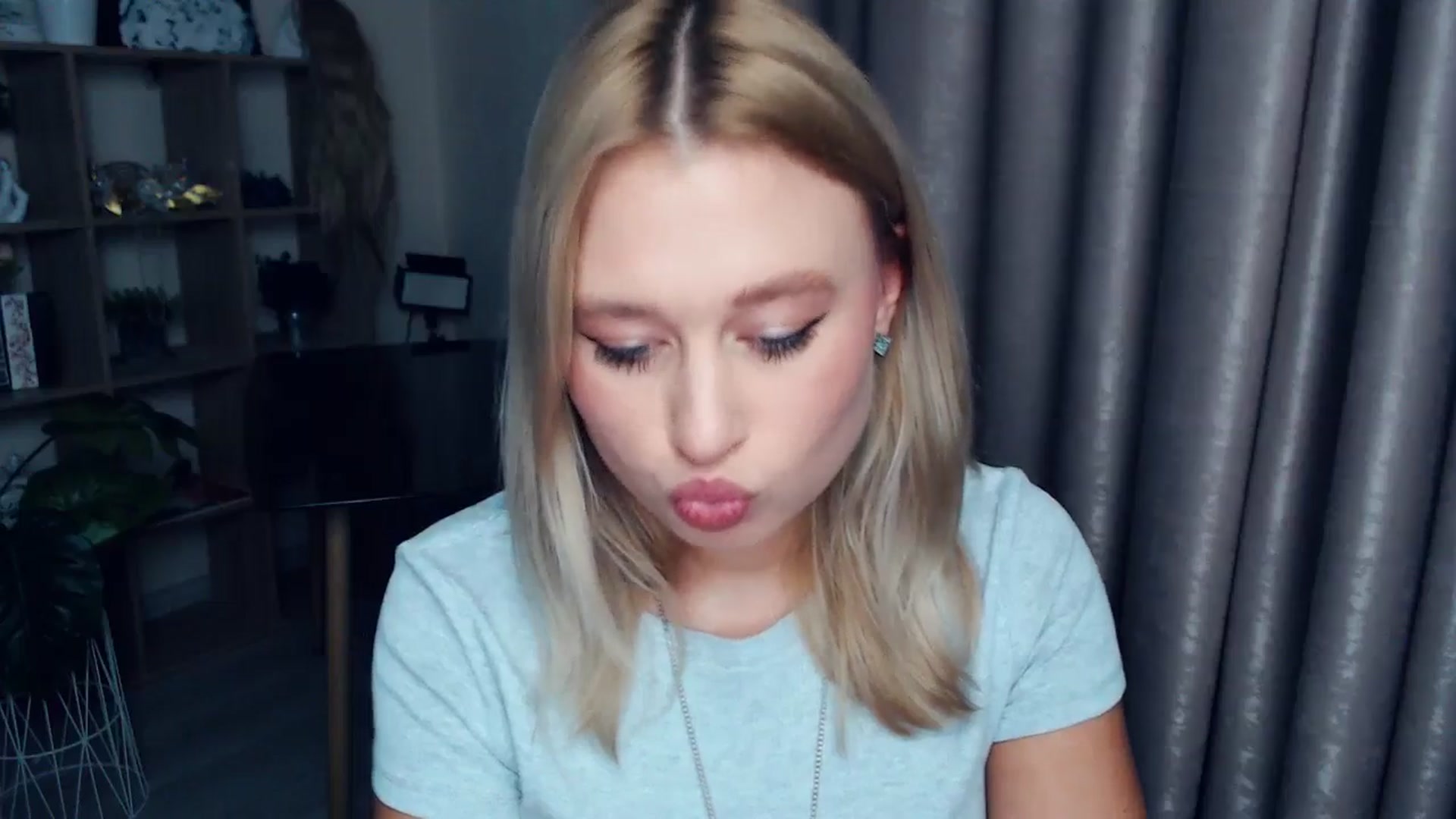 Gallery image thumbnail from Kukla_kolduna's myfreecams stream on, 11/27/2025, 17:21 image 19 of 20