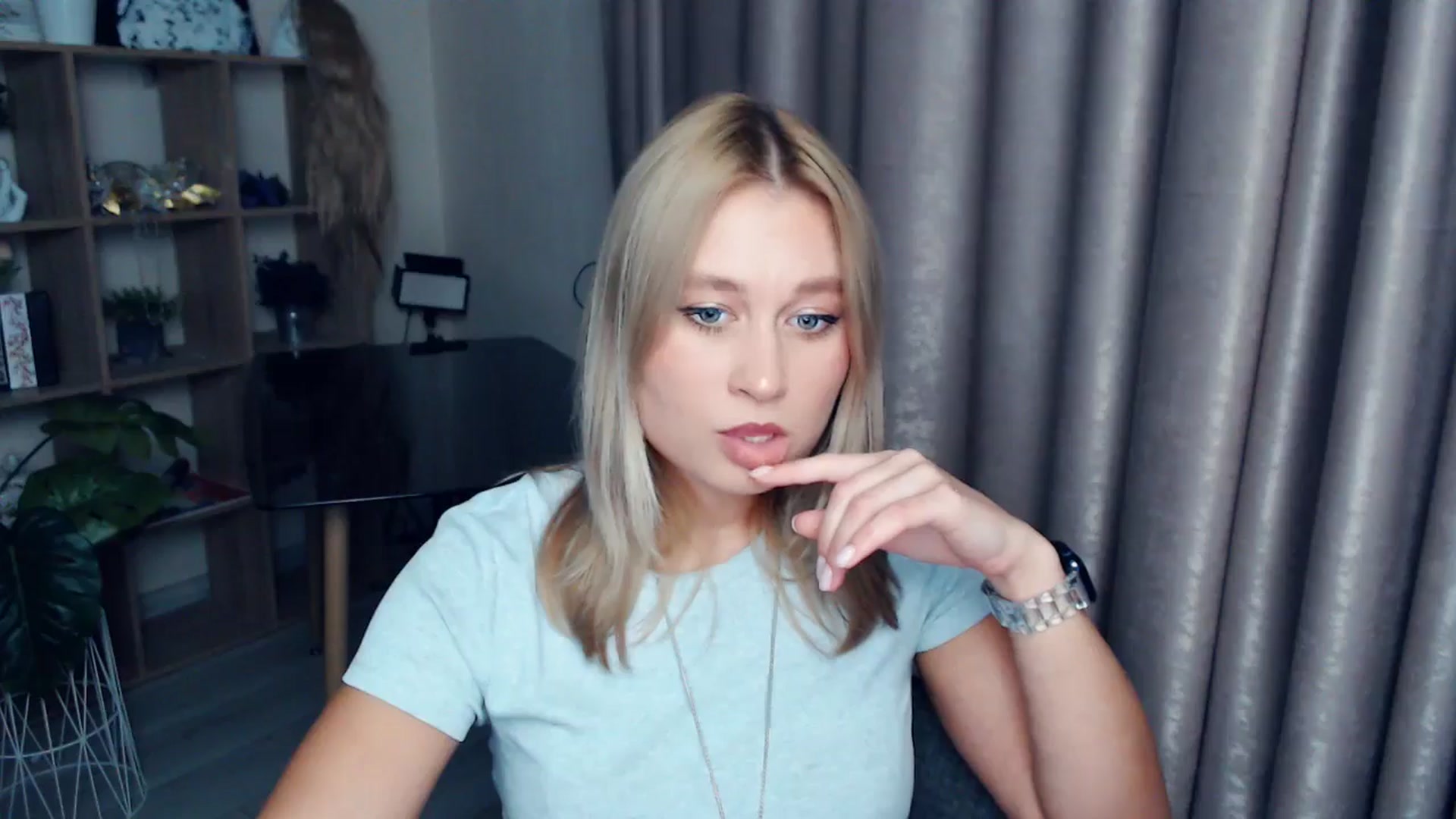 Gallery image thumbnail from Kukla_kolduna's myfreecams stream on, 11/27/2025, 18:47 image 6 of 20