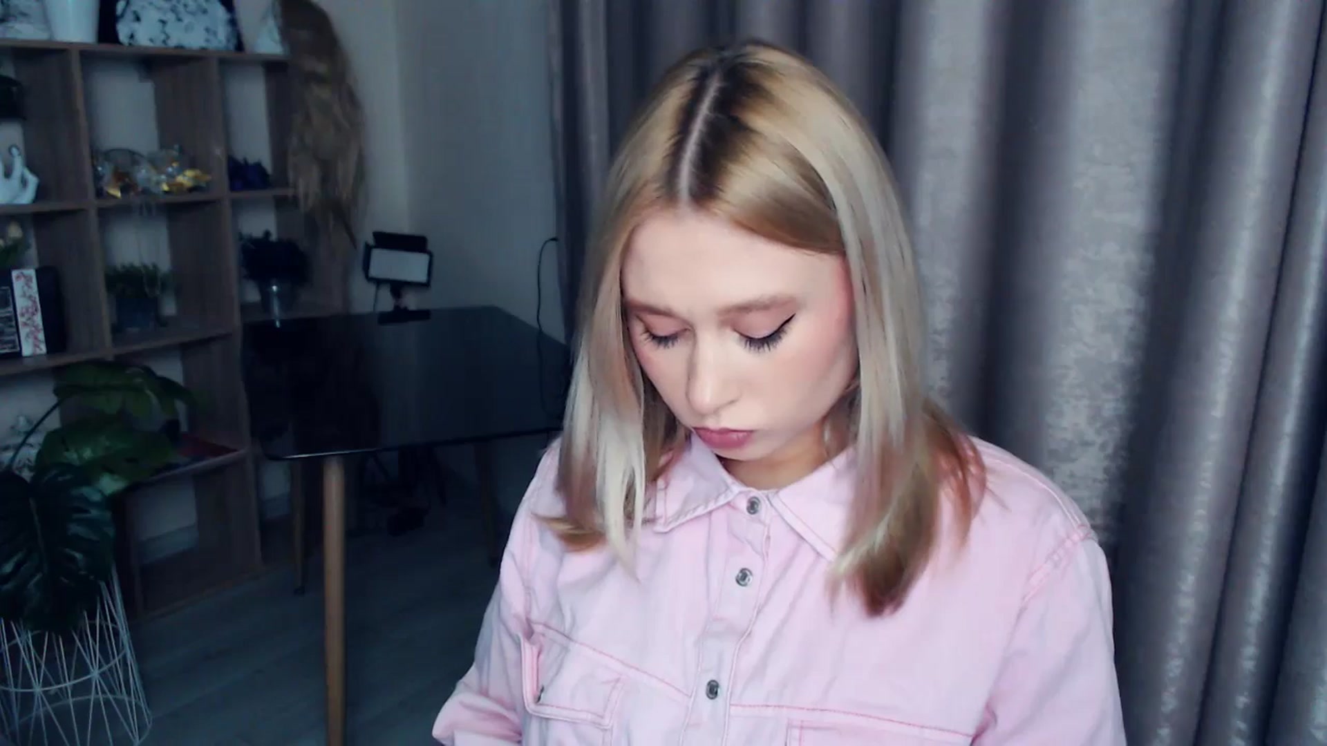 Gallery image thumbnail from Kukla_kolduna's myfreecams stream on, 11/29/2025, 17:09 image 2 of 20