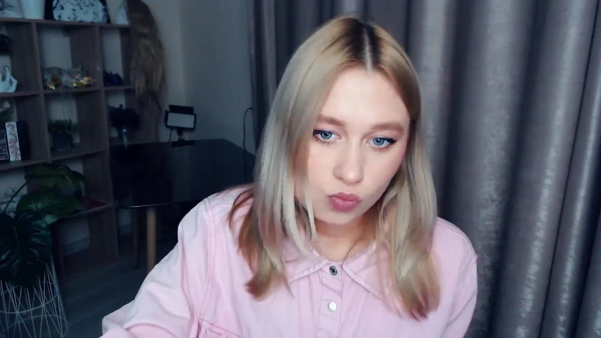 Gallery image thumbnail from Kukla_kolduna's myfreecams stream on, 11/29/2025, 17:09 image 16 of 20