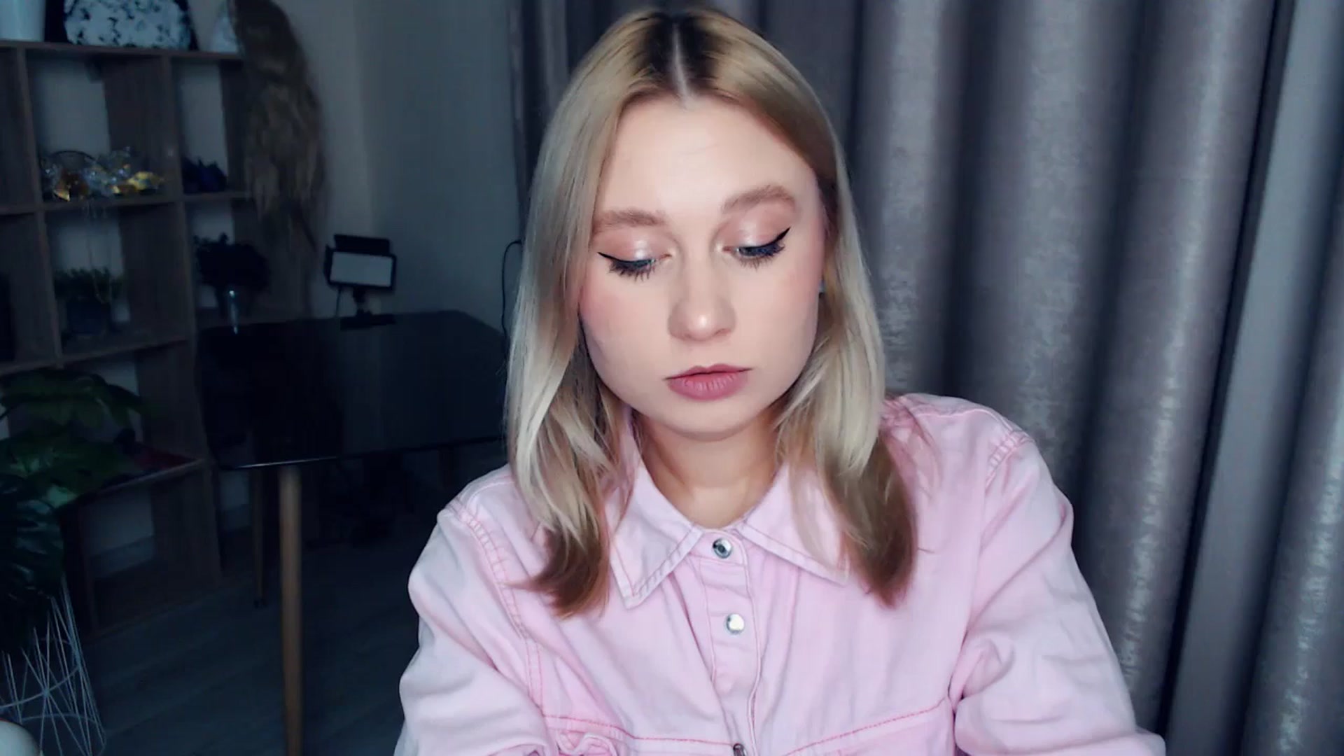 Gallery image thumbnail from Kukla_kolduna's myfreecams stream on, 11/29/2025, 18:36 image 5 of 20