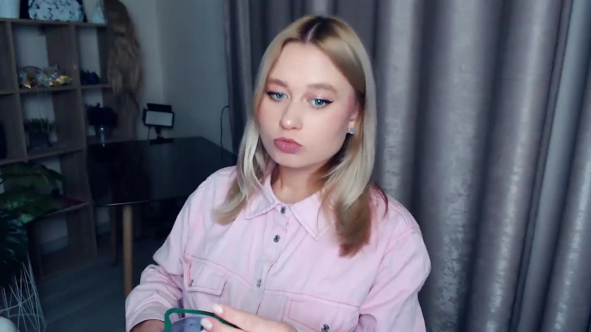 Gallery image thumbnail from Kukla_kolduna's myfreecams stream on, 11/29/2025, 18:36 image 6 of 20