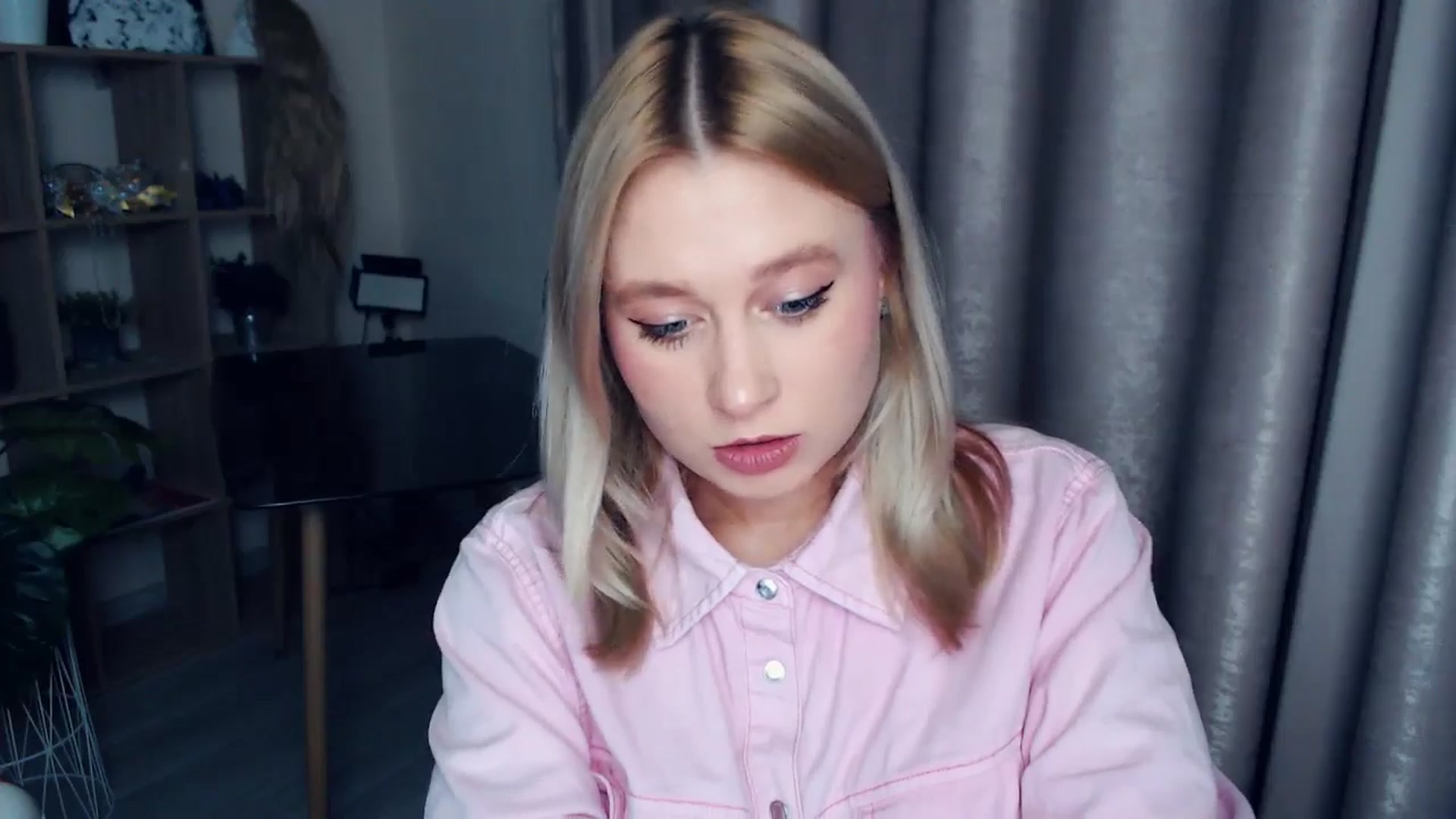 Gallery image thumbnail from Kukla_kolduna's myfreecams stream on, 11/29/2025, 18:36 image 2 of 20