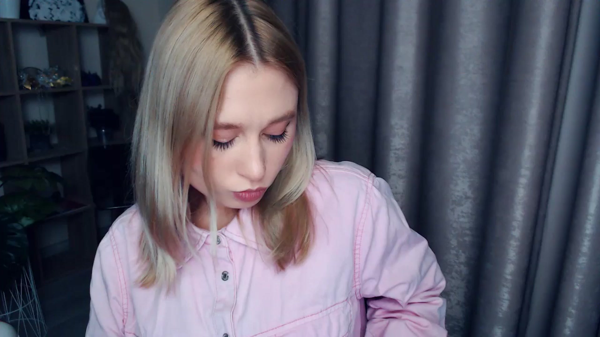 Gallery image thumbnail from Kukla_kolduna's myfreecams stream on, 11/29/2025, 18:36 image 7 of 20