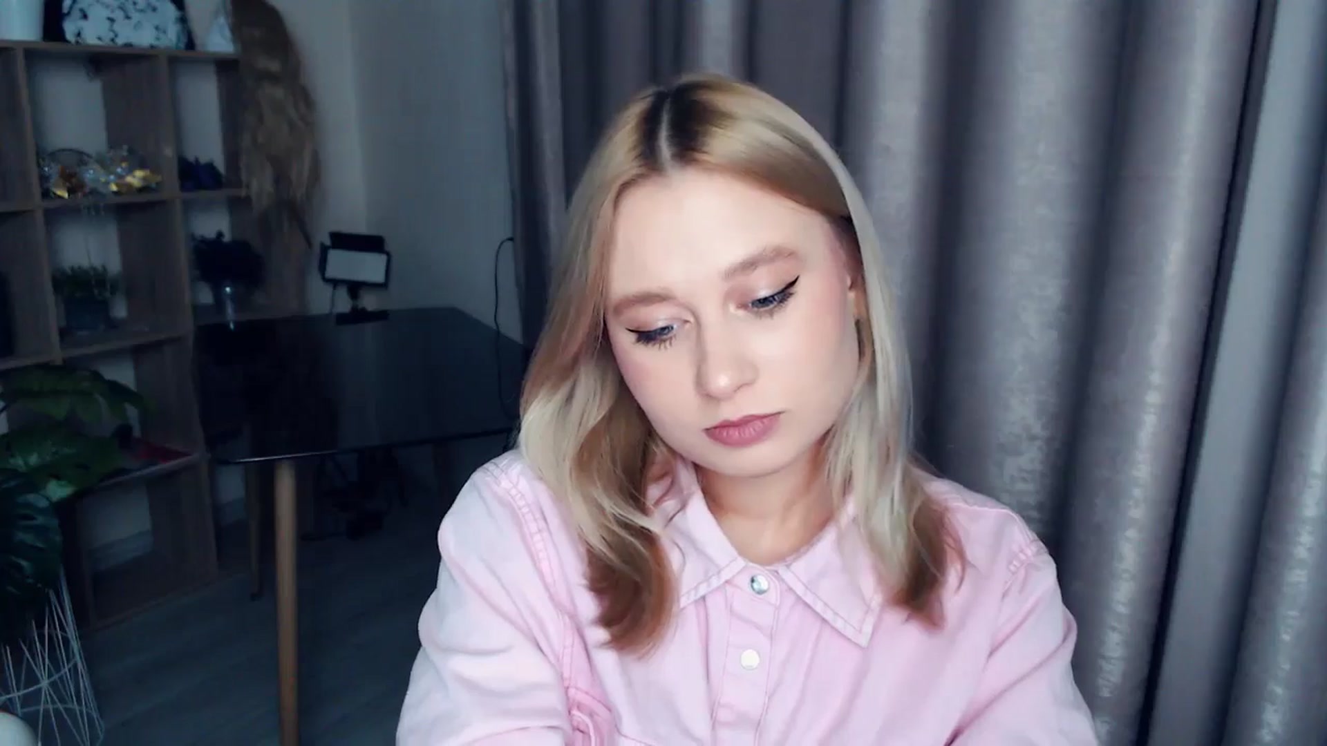Gallery image thumbnail from Kukla_kolduna's myfreecams stream on, 11/29/2025, 18:36 image 3 of 20