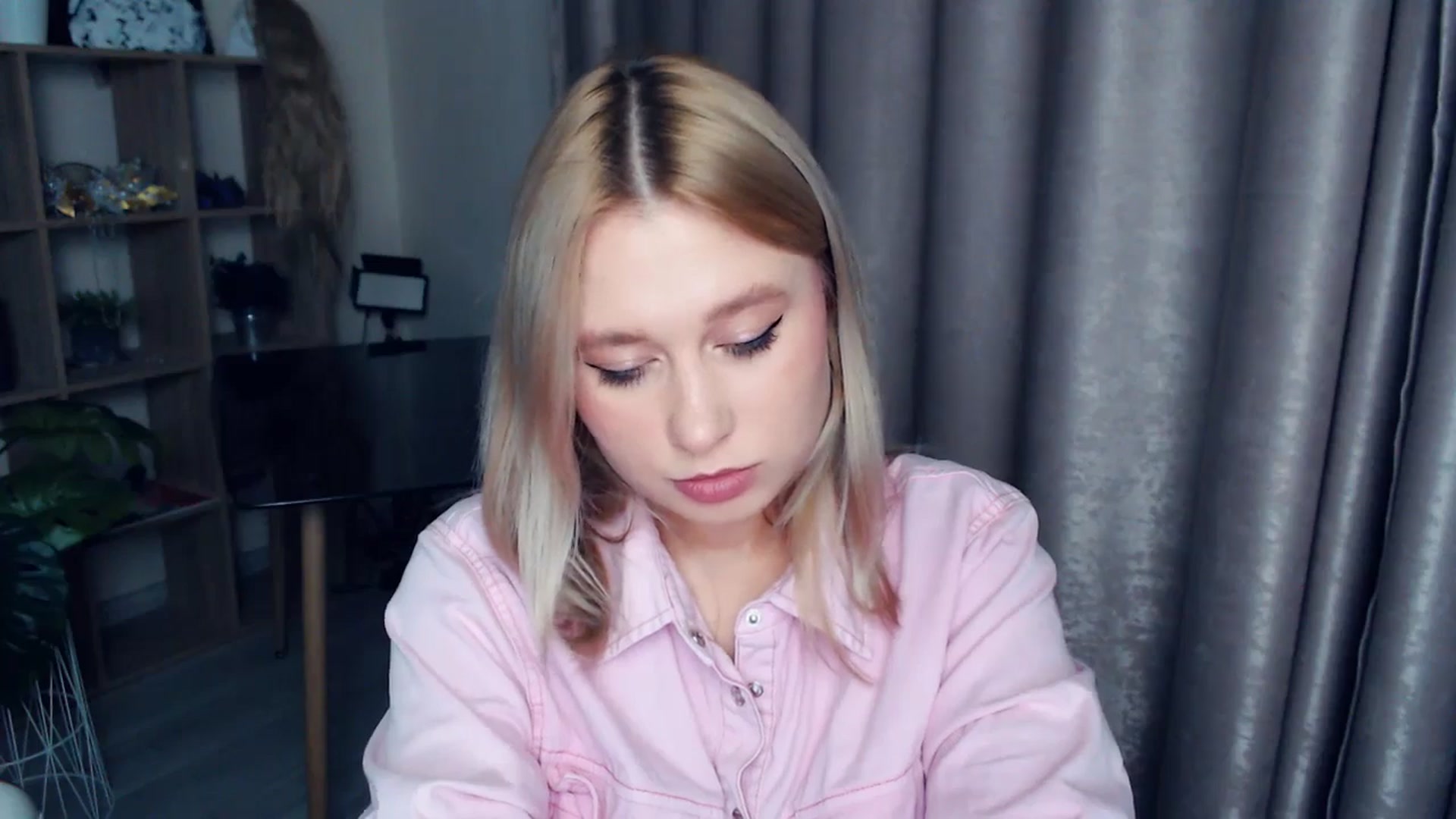 Gallery image thumbnail from Kukla_kolduna's myfreecams stream on, 11/30/2025, 02:44 image 15 of 20