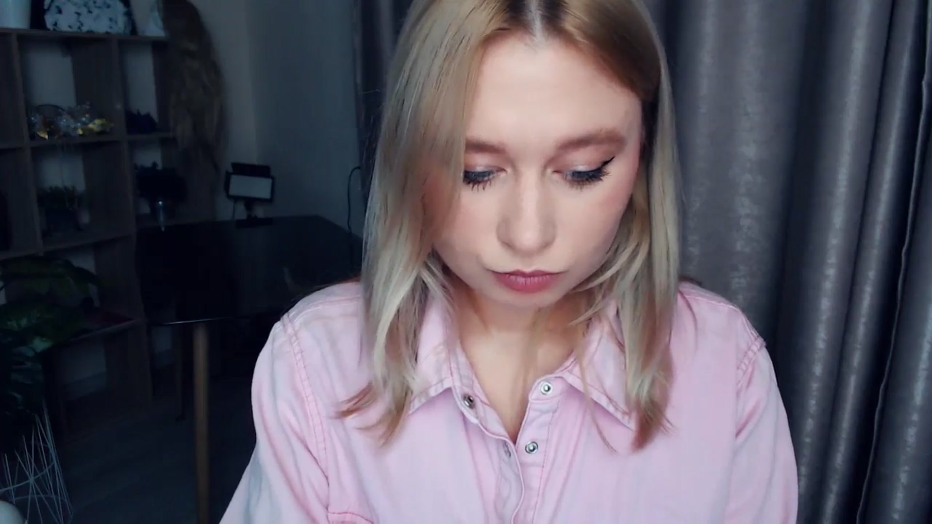 Gallery image thumbnail from Kukla_kolduna's myfreecams stream on, 11/30/2025, 02:44 image 2 of 20