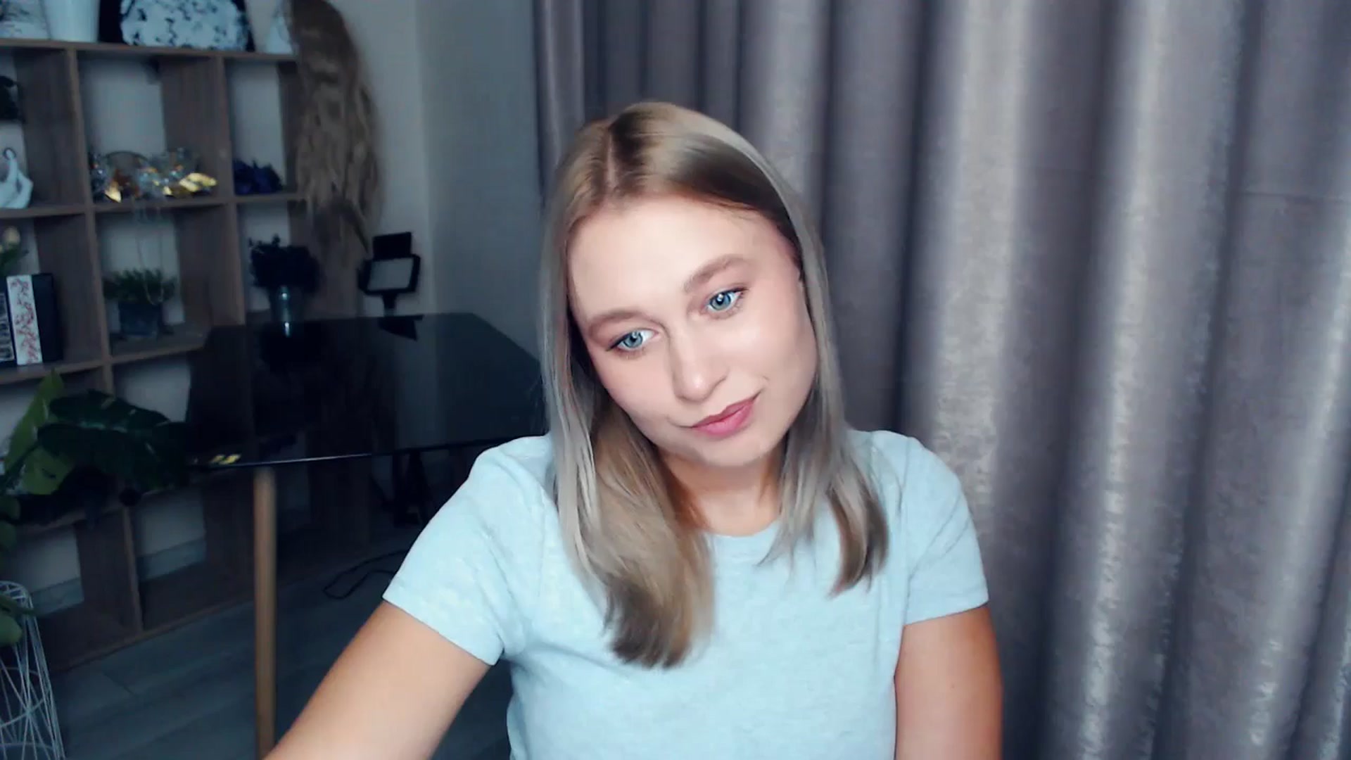Gallery image thumbnail from Kukla_kolduna's myfreecams stream on, 12/04/2025, 16:22 image 17 of 20