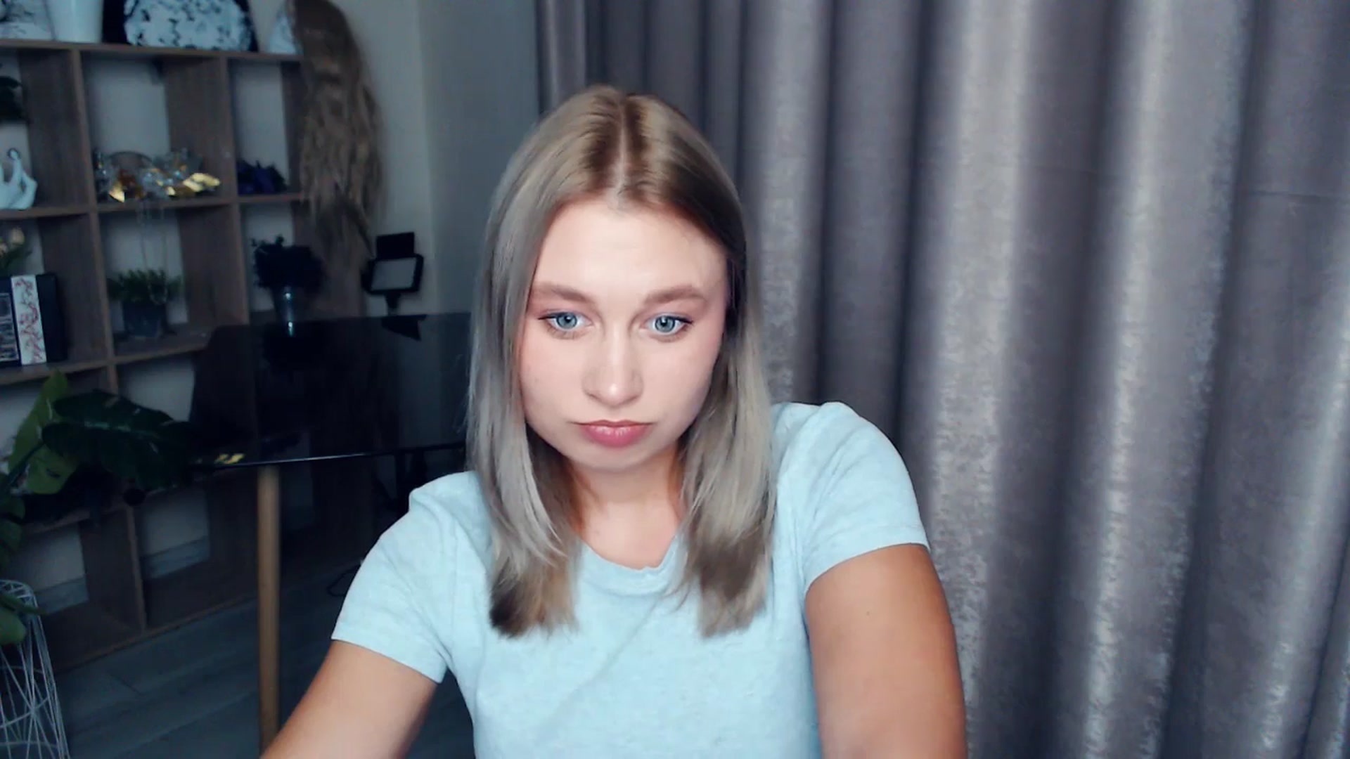 Gallery image thumbnail from Kukla_kolduna's myfreecams stream on, 12/04/2025, 16:22 image 10 of 20