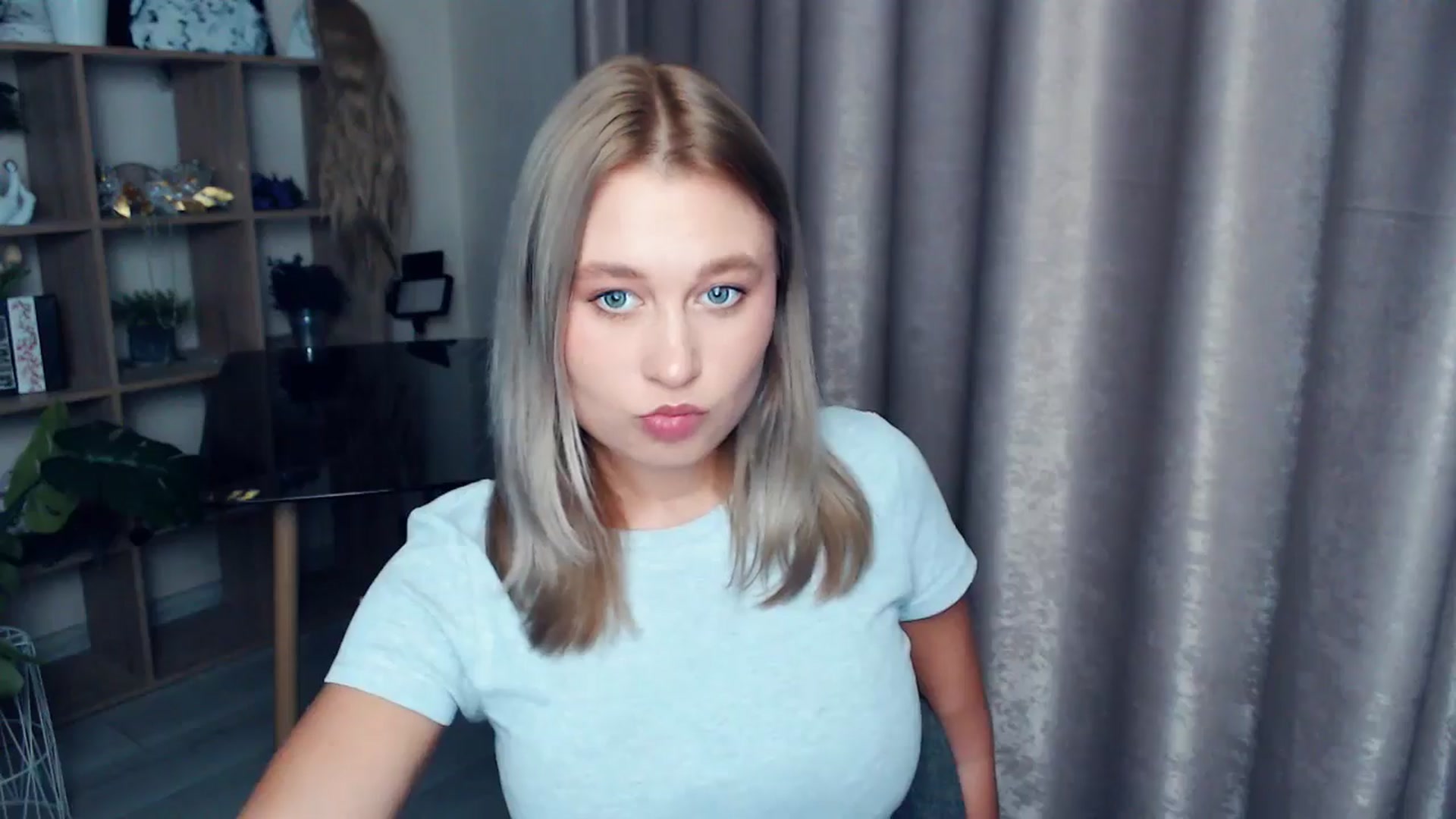 Gallery image thumbnail from Kukla_kolduna's myfreecams stream on, 12/04/2025, 16:22 image 15 of 20