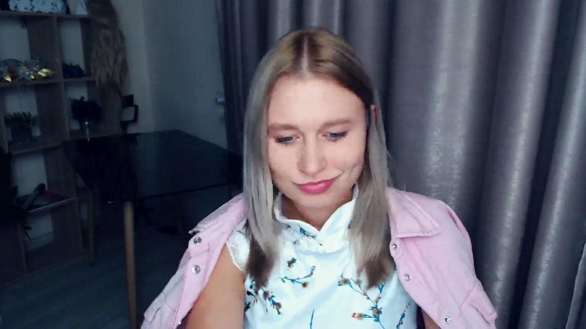 Gallery image thumbnail from Kukla_kolduna's myfreecams stream on, 12/05/2025, 18:34 image 17 of 20
