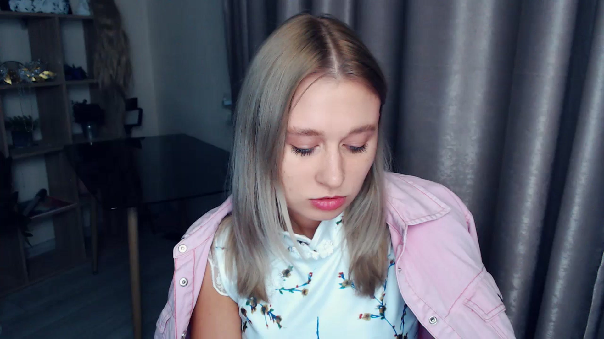 Gallery image thumbnail from Kukla_kolduna's myfreecams stream on, 12/05/2025, 18:34 image 1 of 20