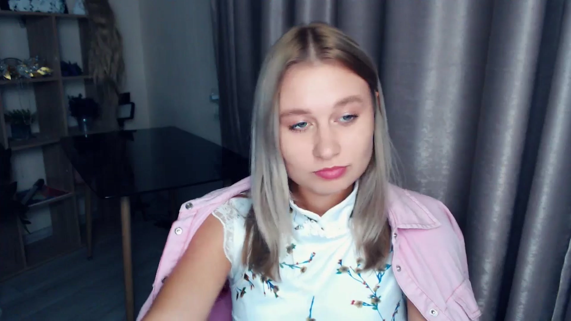 Gallery image thumbnail from Kukla_kolduna's myfreecams stream on, 12/05/2025, 18:34 image 13 of 20