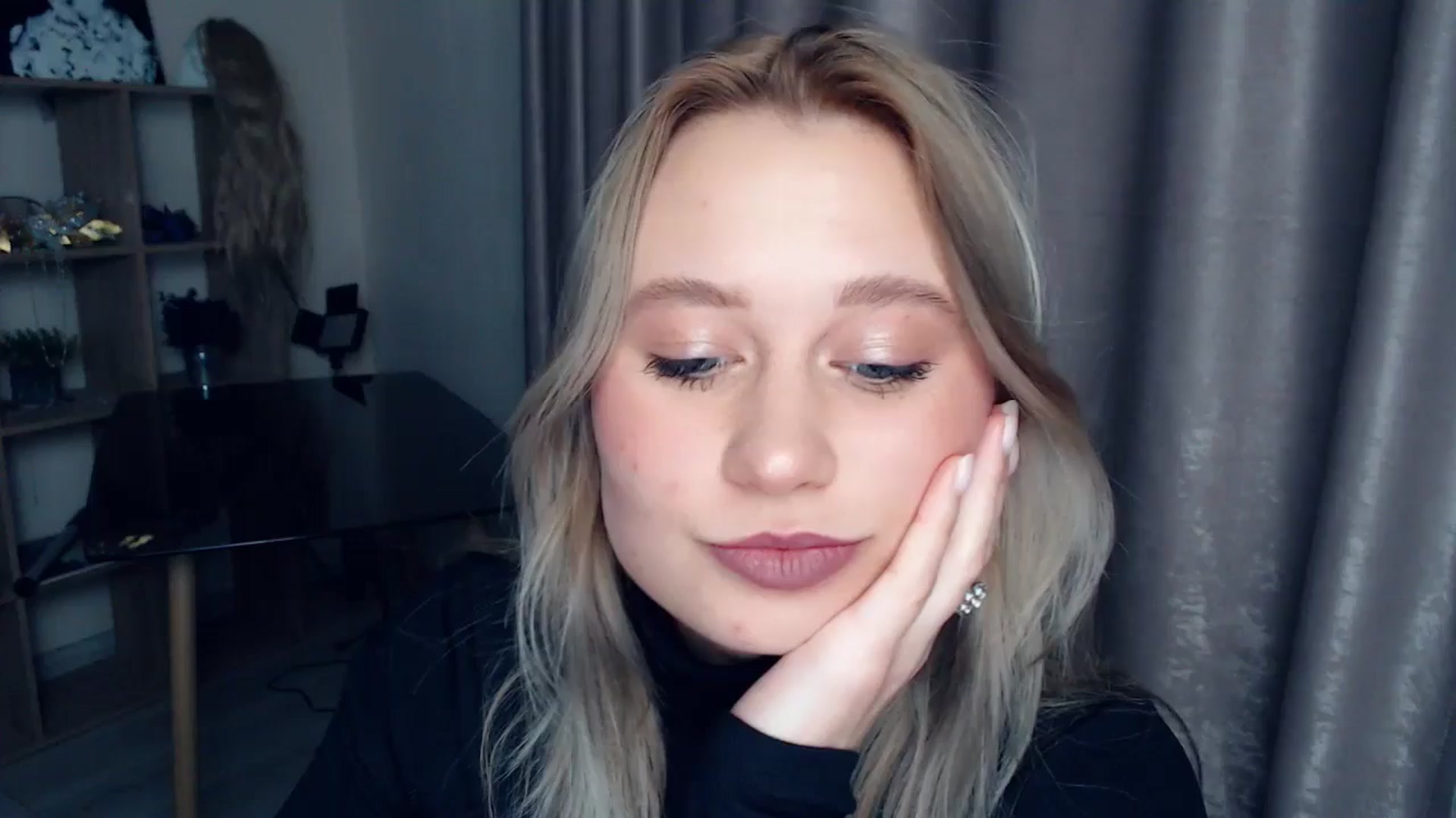 Gallery image thumbnail from Kukla_kolduna's myfreecams stream on, 12/07/2025, 17:51 image 6 of 20