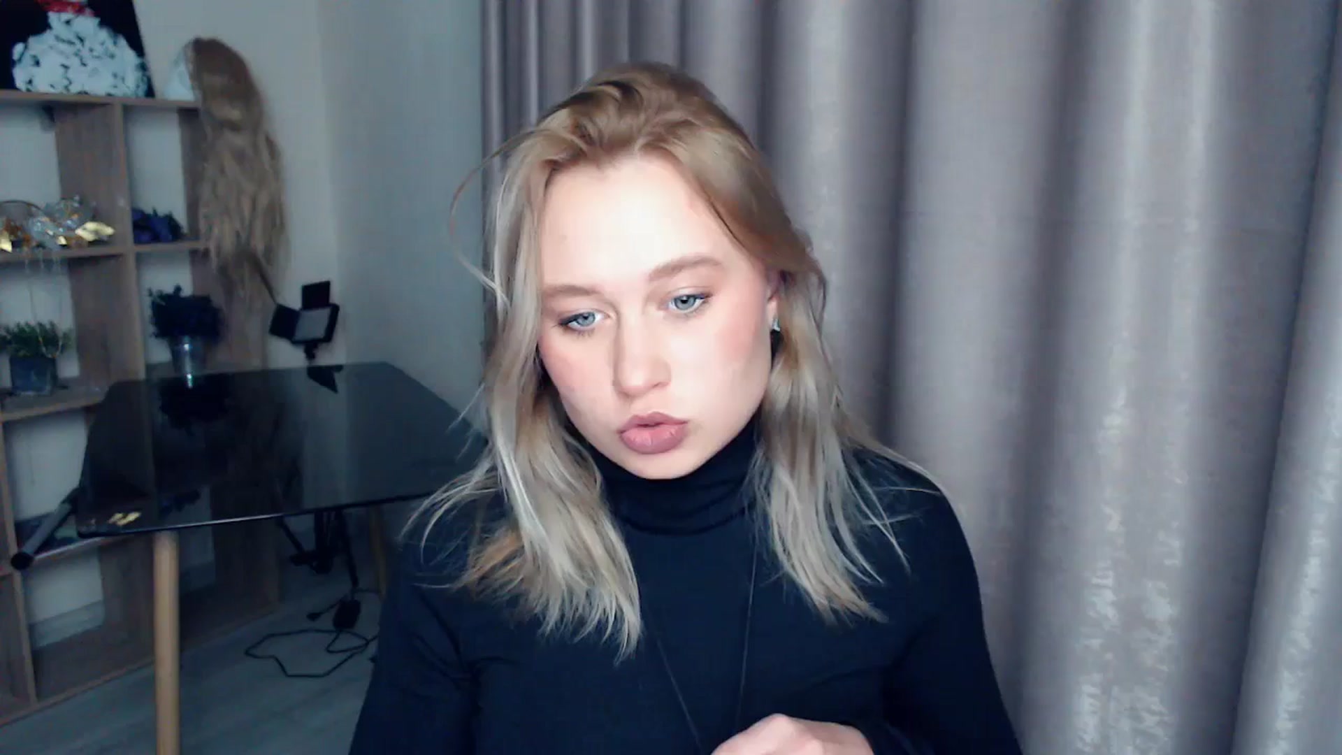 Gallery image thumbnail from Kukla_kolduna's myfreecams stream on, 12/07/2025, 17:51 image 2 of 20