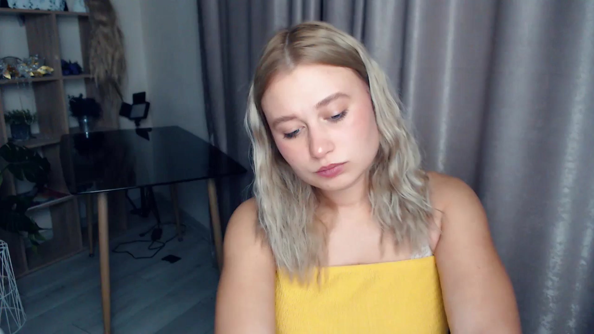 Gallery image thumbnail from Kukla_kolduna's myfreecams stream on, 12/11/2025, 18:08 image 18 of 20