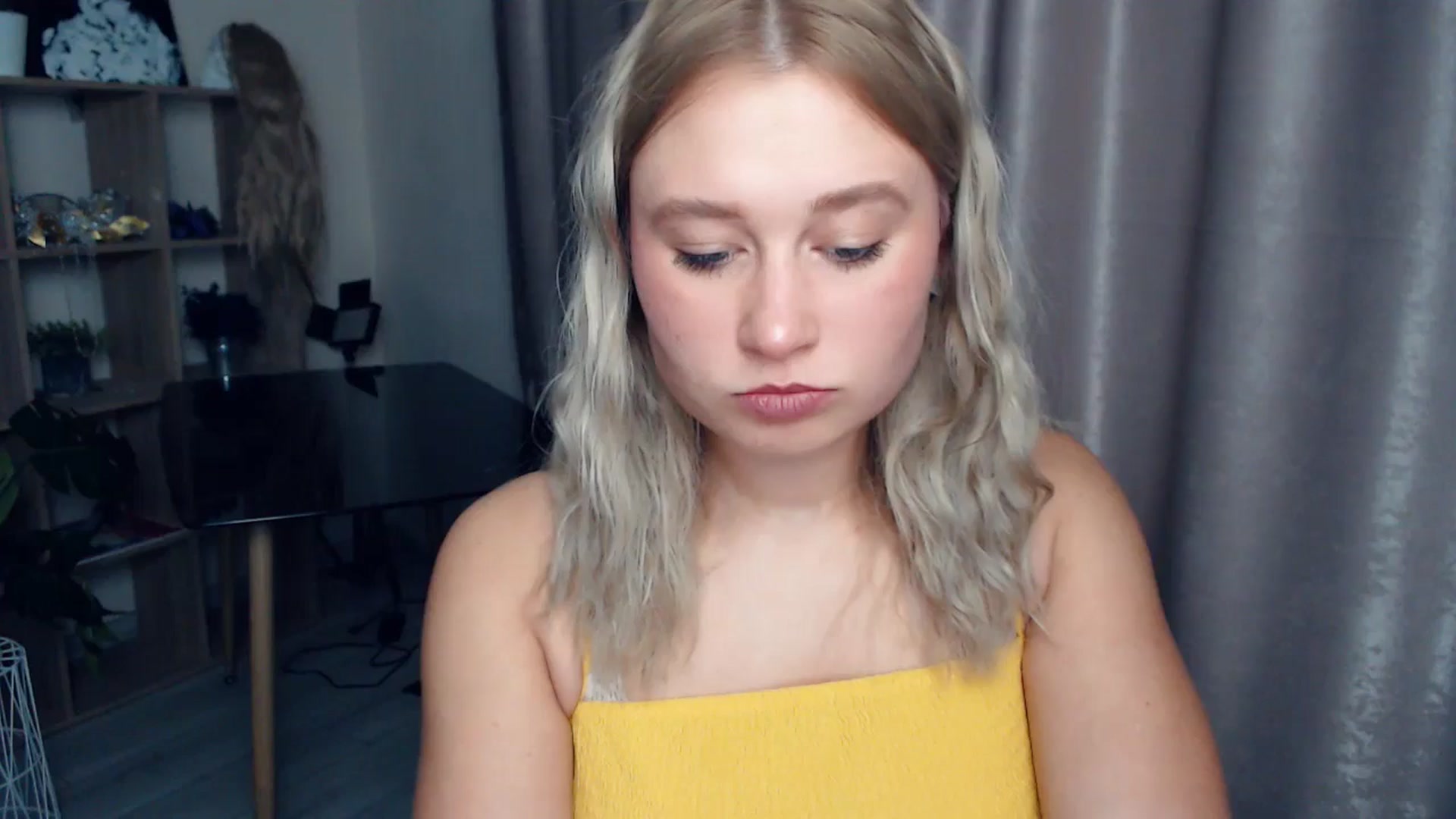 Gallery image thumbnail from Kukla_kolduna's myfreecams stream on, 12/11/2025, 18:08 image 6 of 20