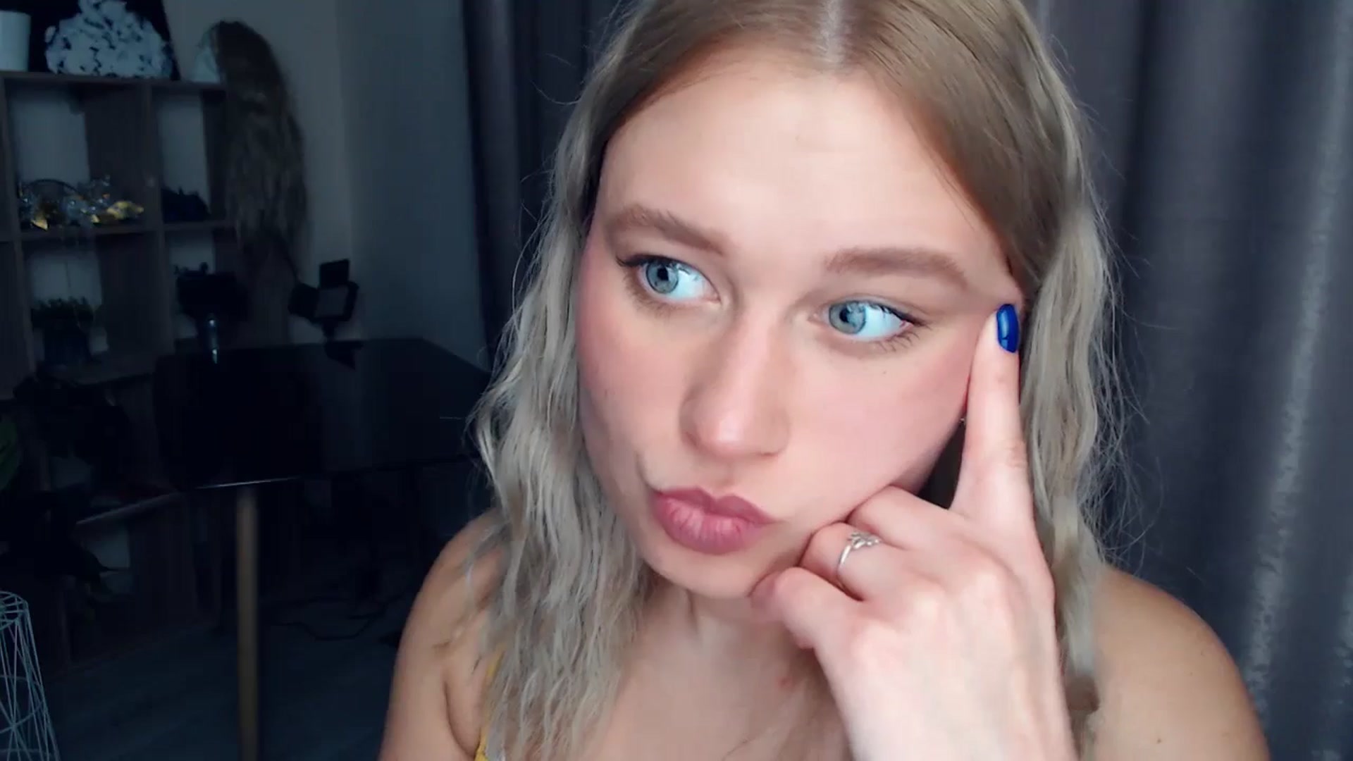 Gallery image thumbnail from Kukla_kolduna's myfreecams stream on, 12/11/2025, 18:08 image 3 of 20