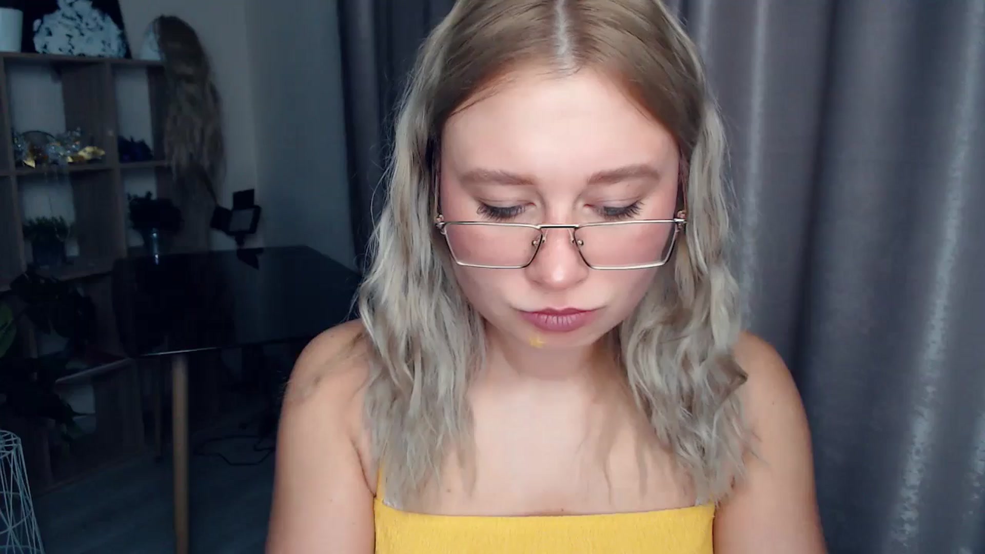 Gallery image thumbnail from Kukla_kolduna's myfreecams stream on, 12/11/2025, 18:08 image 1 of 20