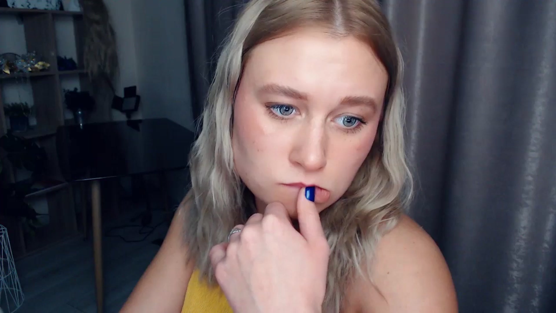 Gallery image thumbnail from Kukla_kolduna's myfreecams stream on, 12/11/2025, 18:08 image 17 of 20