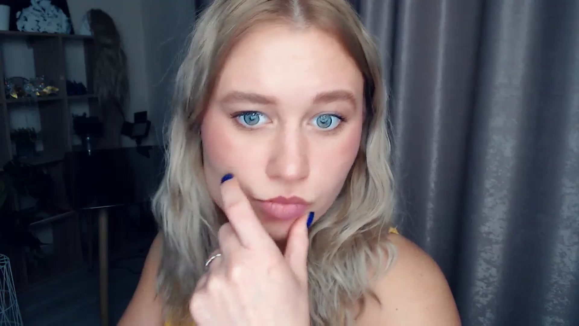 Gallery image thumbnail from Kukla_kolduna's myfreecams stream on, 12/11/2025, 18:08 image 14 of 20