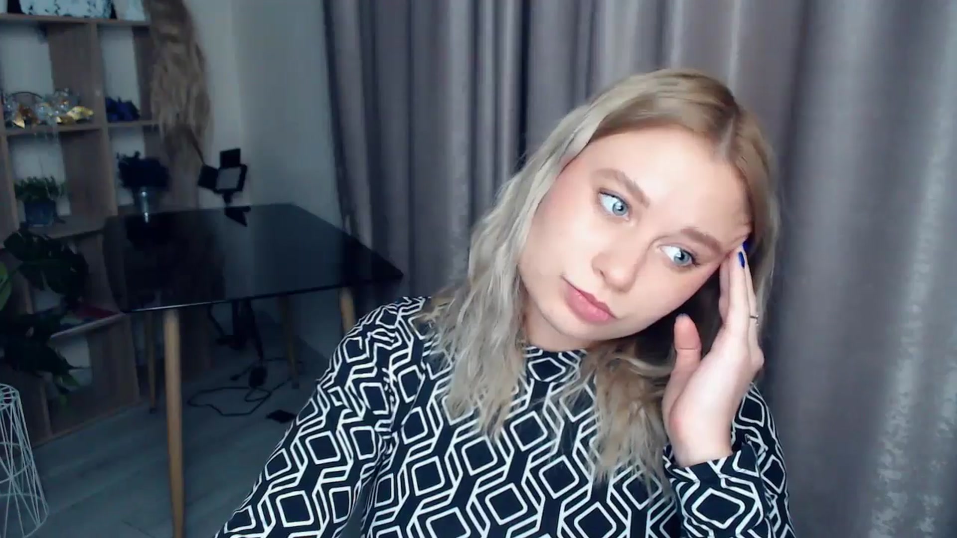 Gallery image thumbnail from Kukla_kolduna's myfreecams stream on, 12/11/2025, 19:06 image 17 of 20