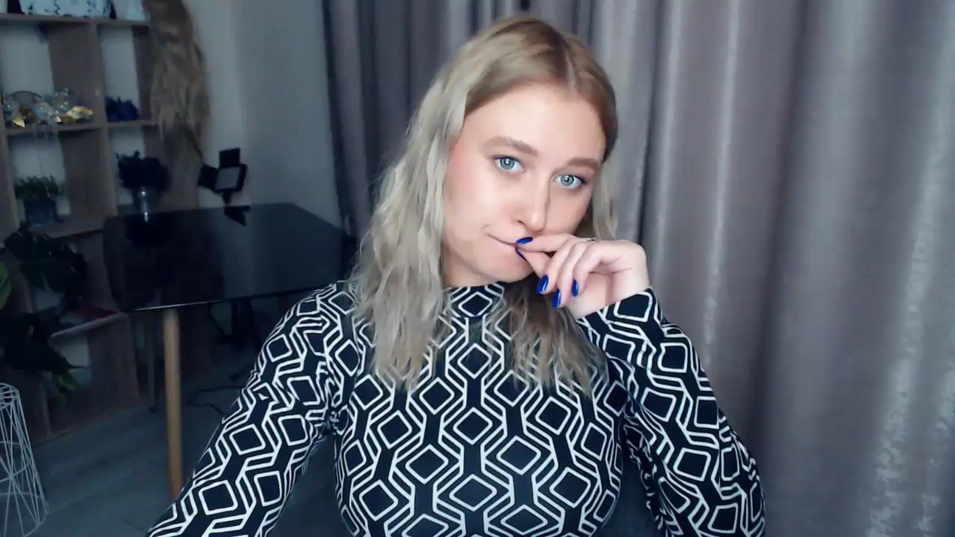 Gallery image thumbnail from Kukla_kolduna's myfreecams stream on, 12/11/2025, 19:06 image 10 of 20