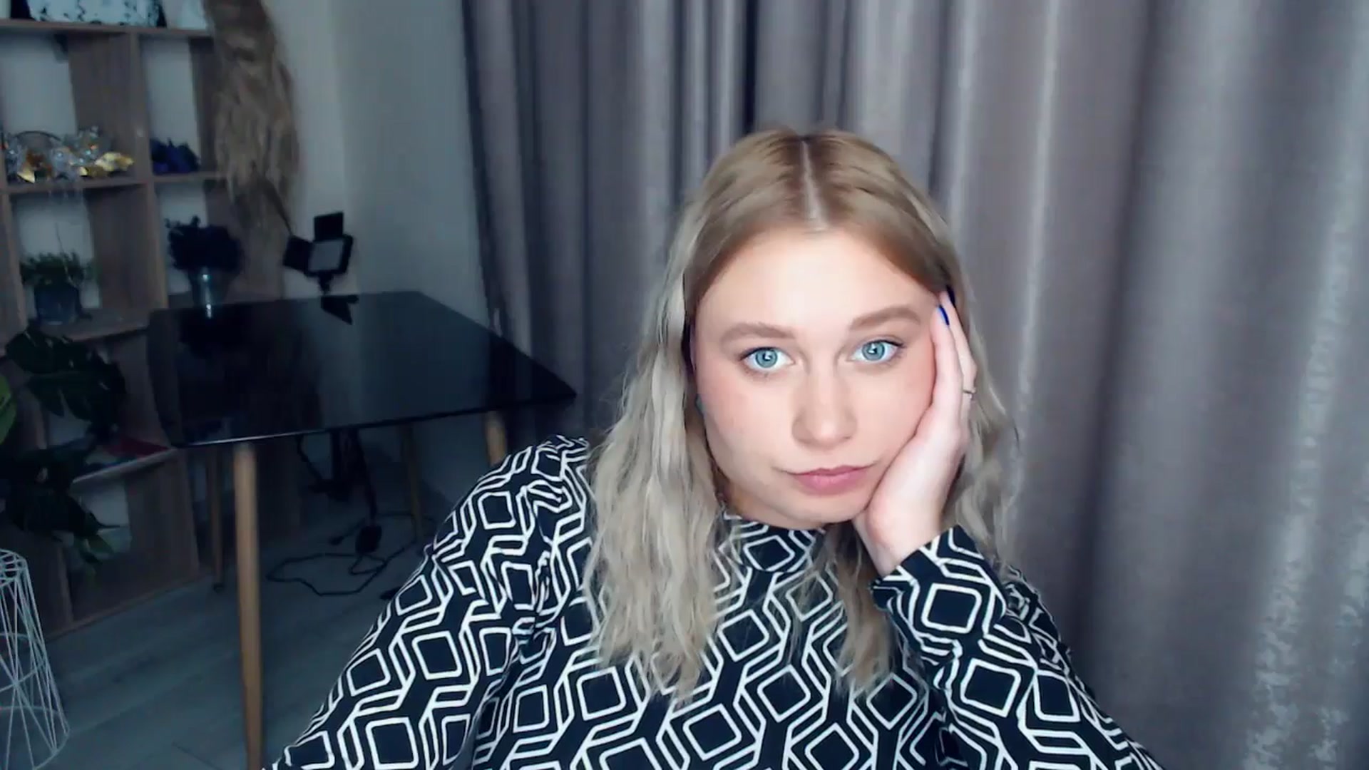 Gallery image thumbnail from Kukla_kolduna's myfreecams stream on, 12/11/2025, 19:06 image 19 of 20
